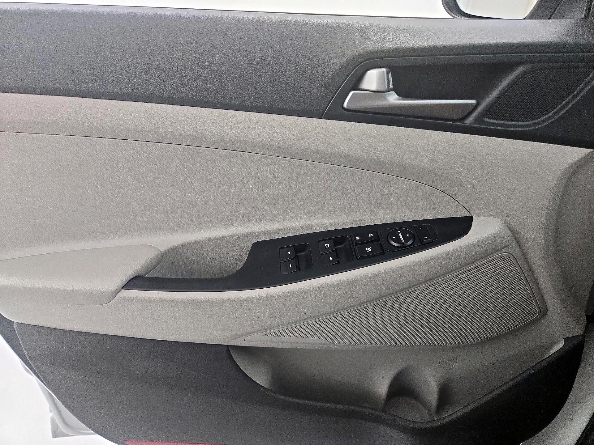 Thumbnail: 2016 Hyundai Tucson - 12