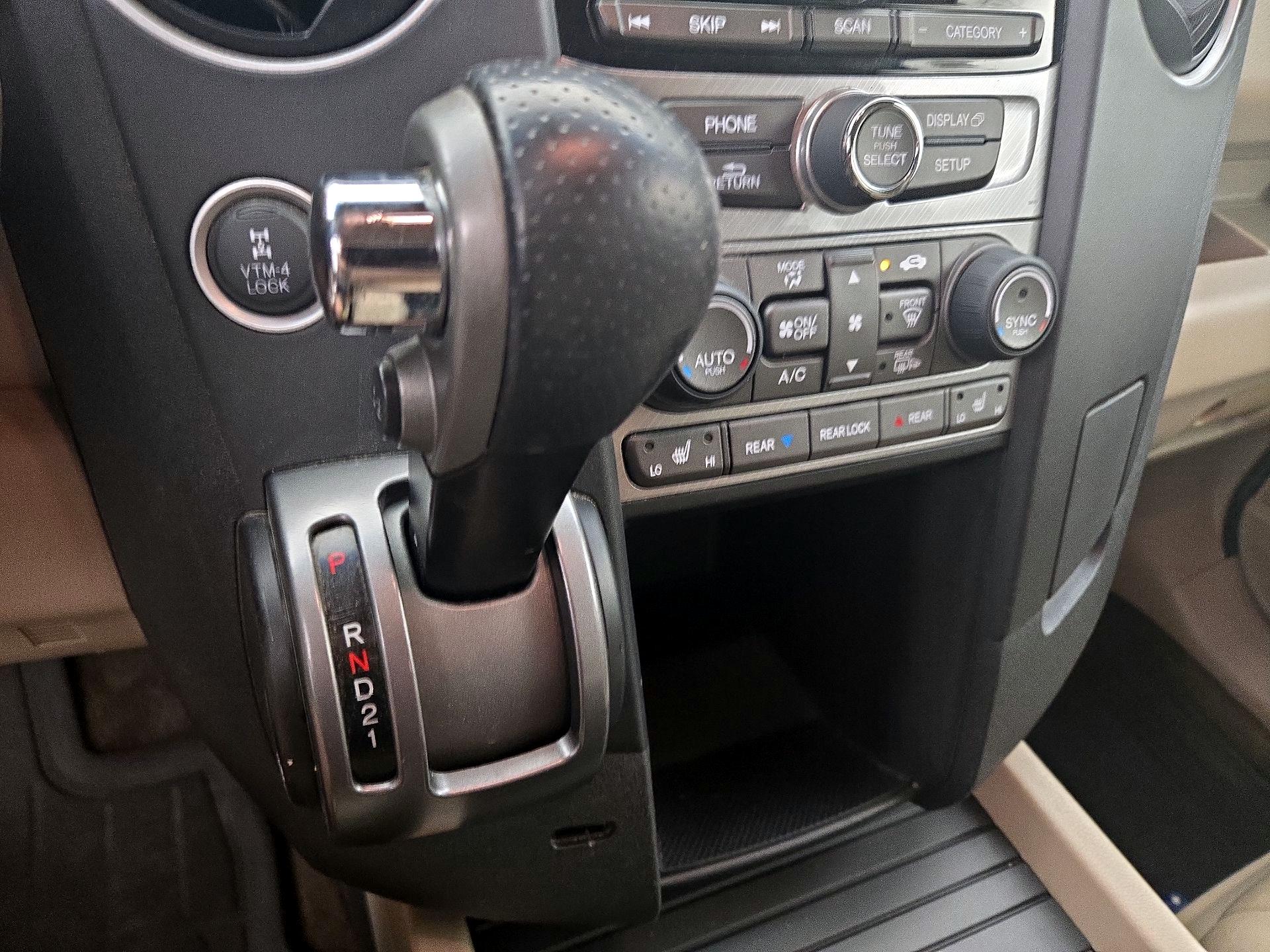 Thumbnail: 2013 Honda Pilot - 17