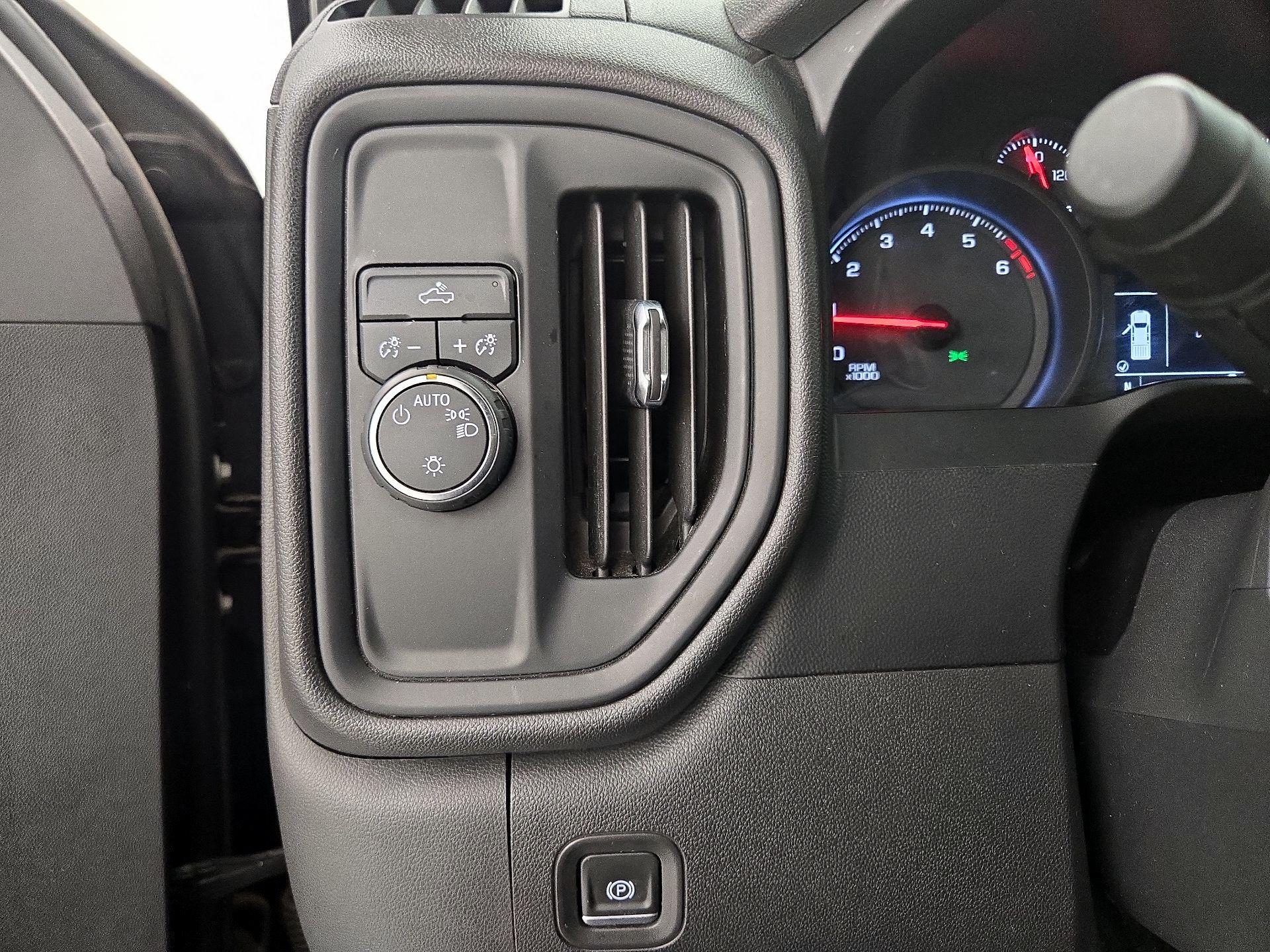 Thumbnail: 2020 Chevrolet Silverado 1500 - 13