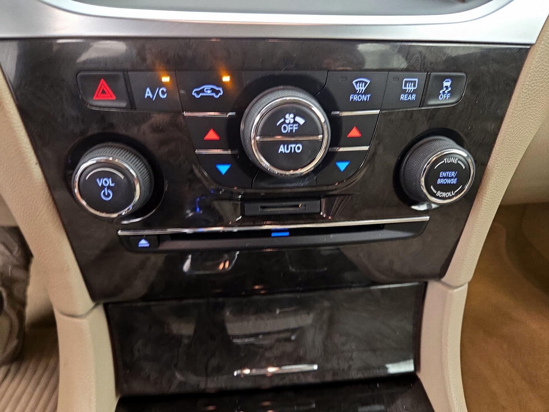 Thumbnail: 2014 Chrysler 300 - 17