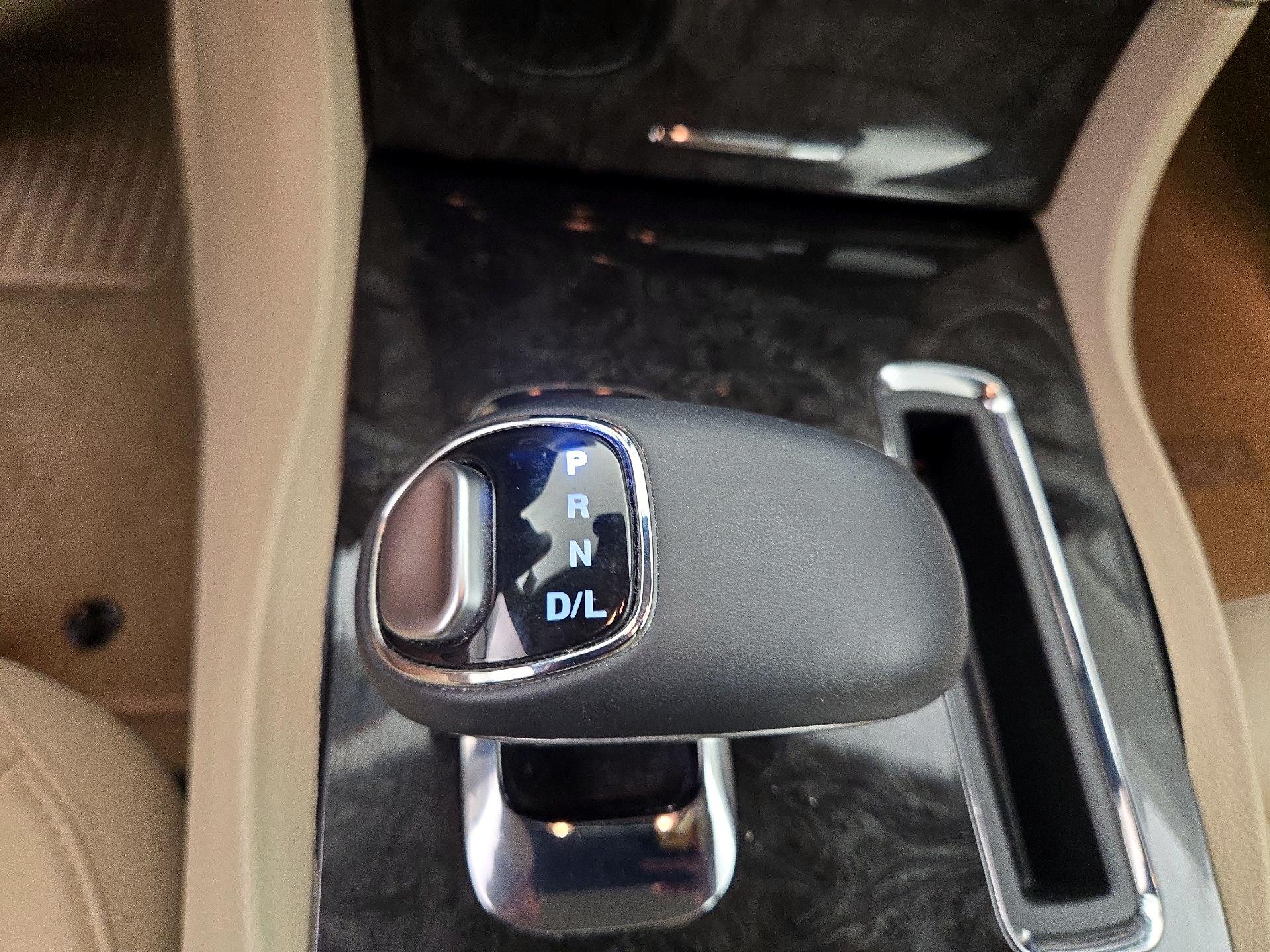 Thumbnail: 2014 Chrysler 300 - 18