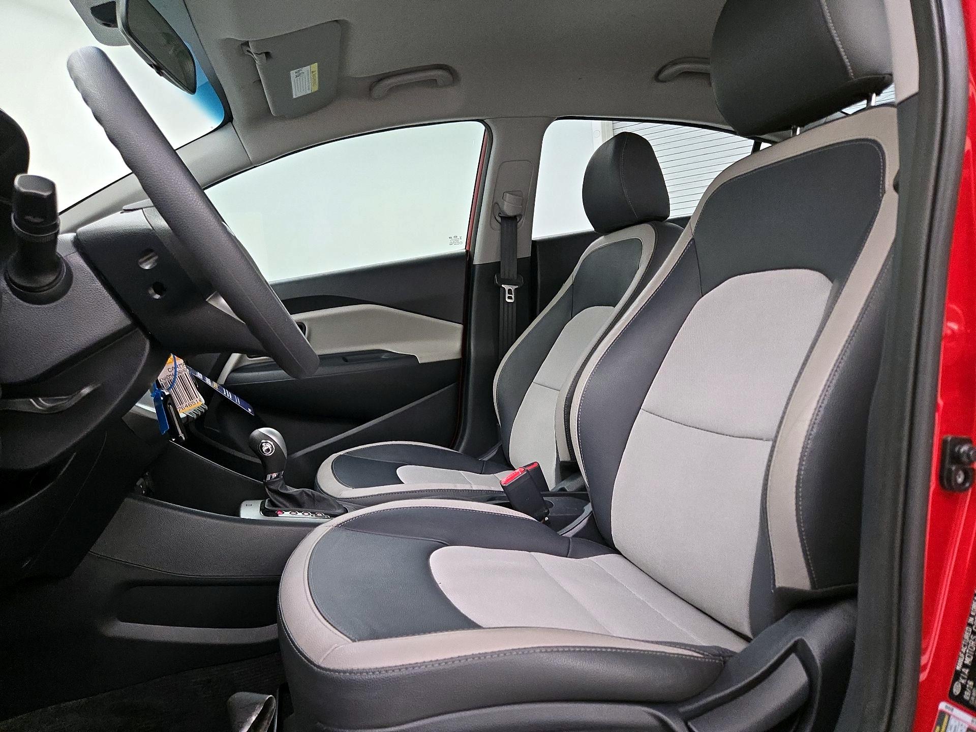 Thumbnail: 2017 Kia Rio - 11