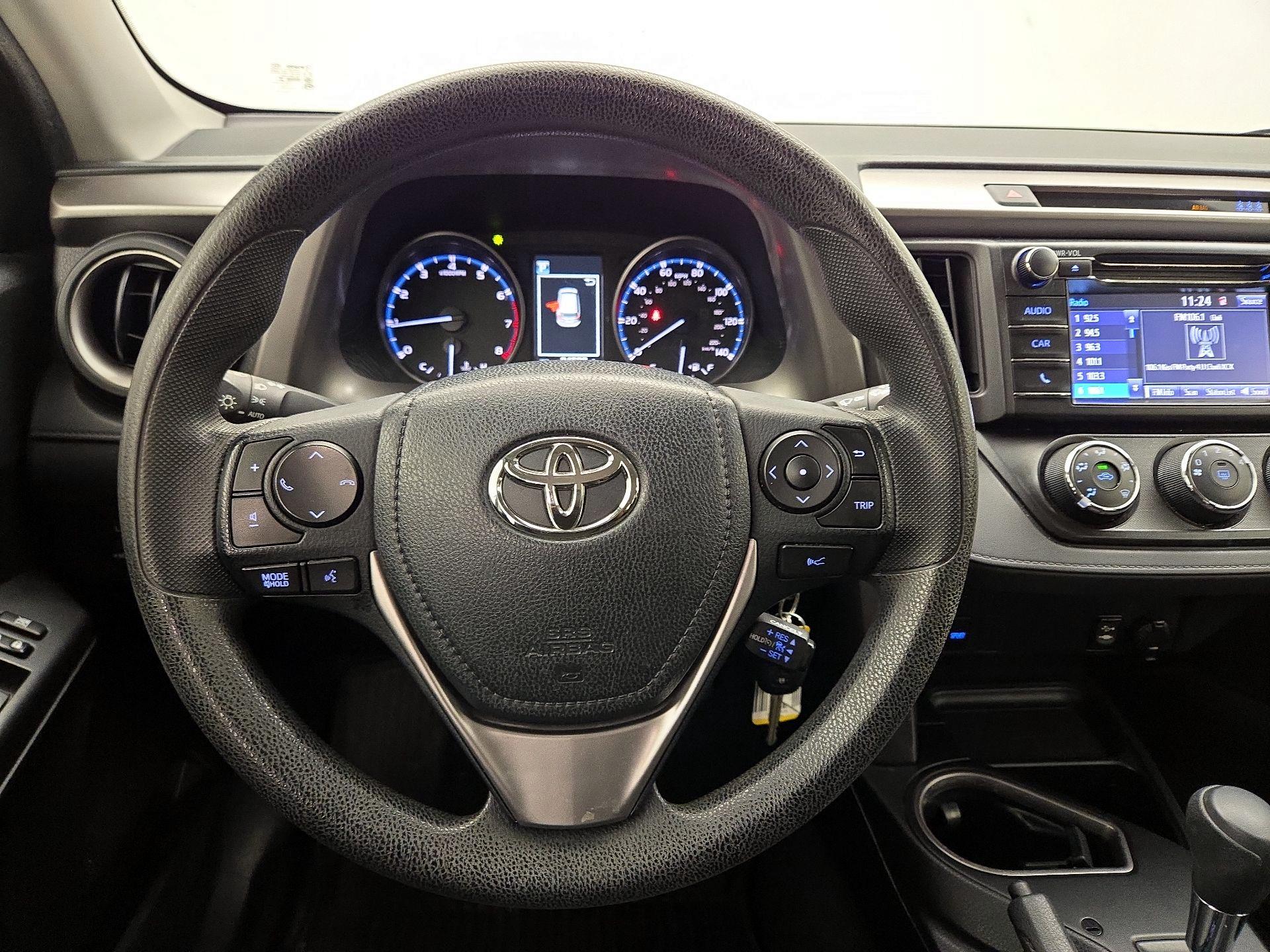 Thumbnail: 2017 Toyota RAV4 - 10