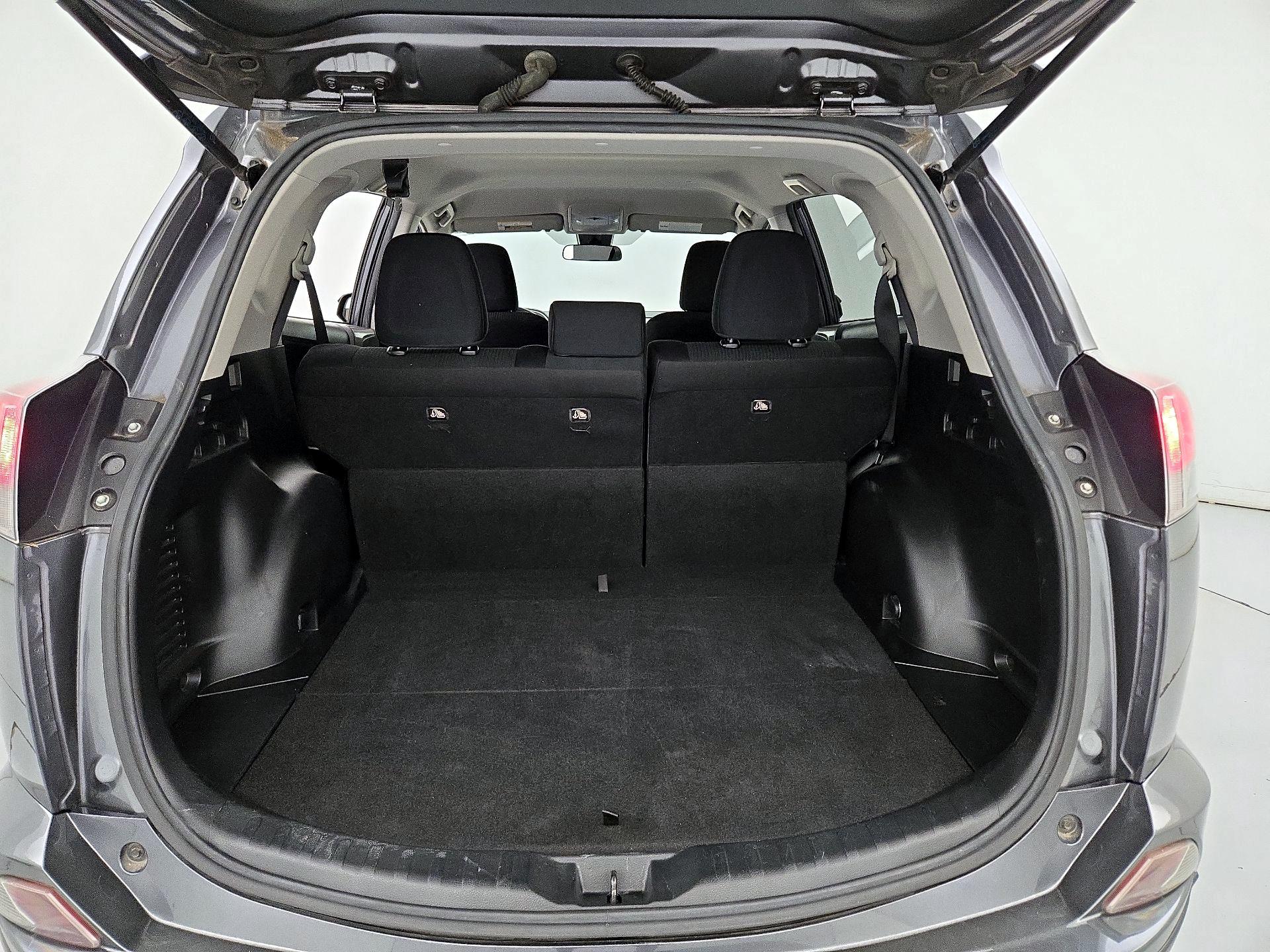 Thumbnail: 2017 Toyota RAV4 - 20