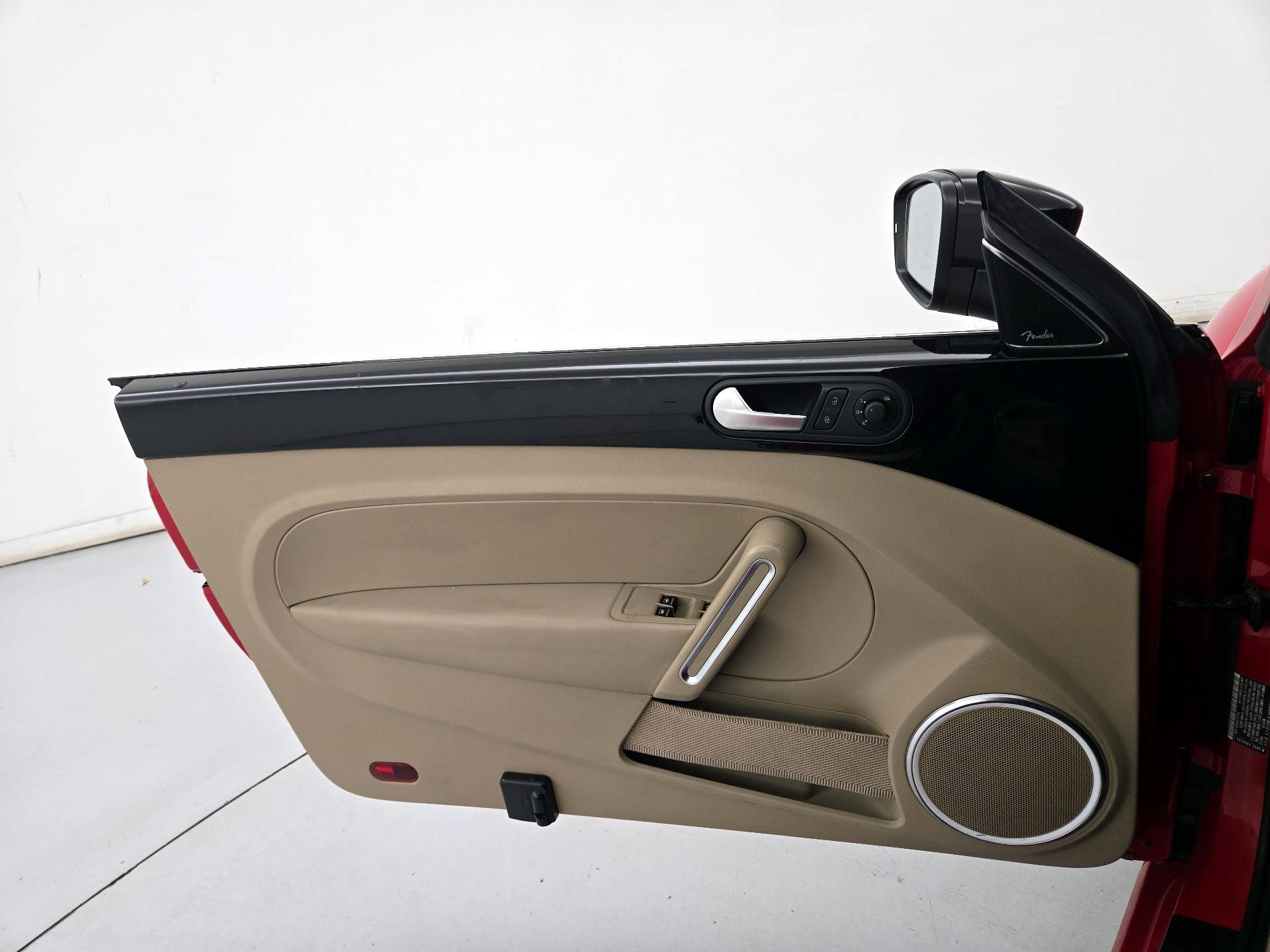 Thumbnail: 2013 Volkswagen Beetle - 12