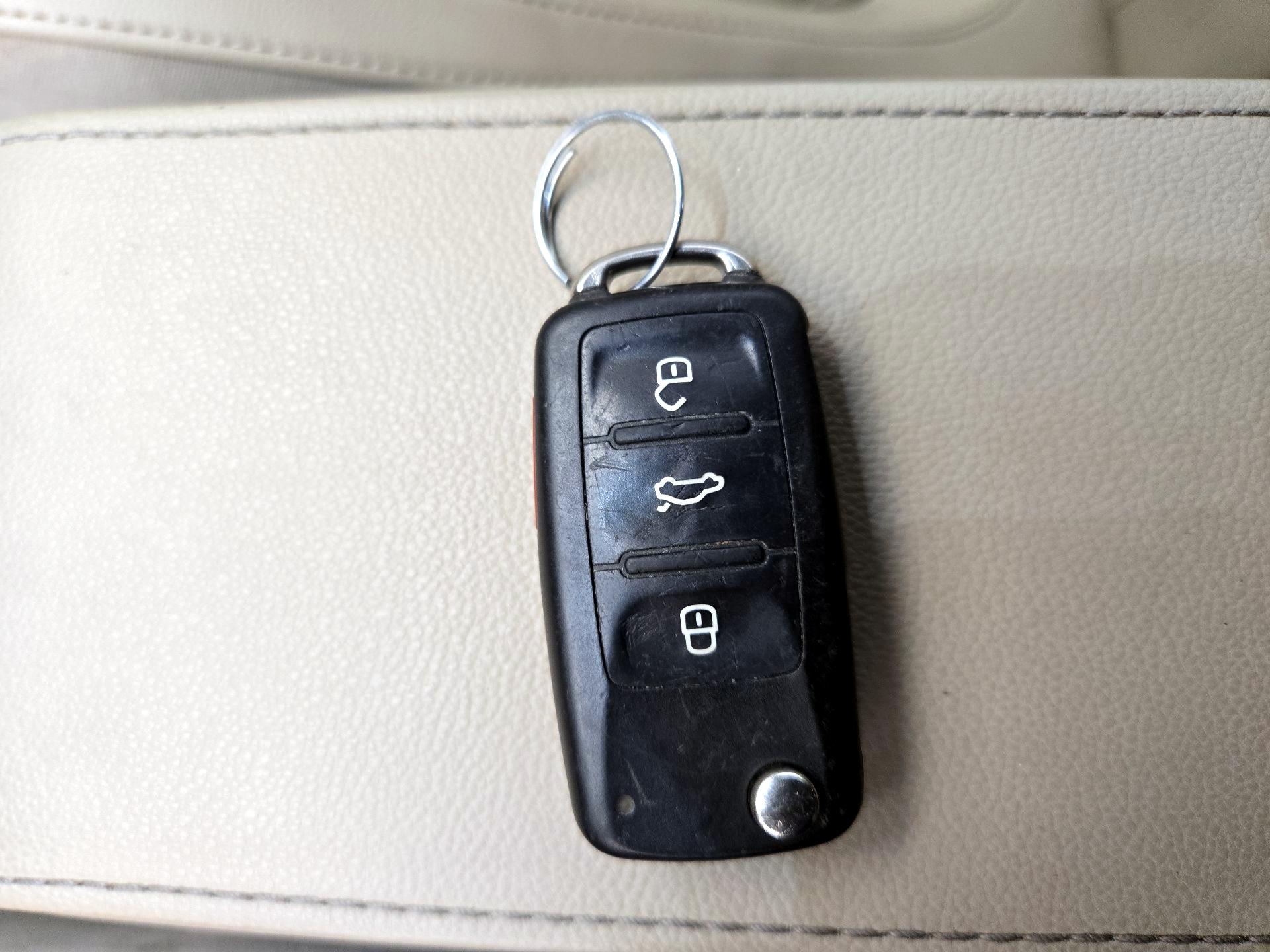 Thumbnail: 2013 Volkswagen Beetle - 20