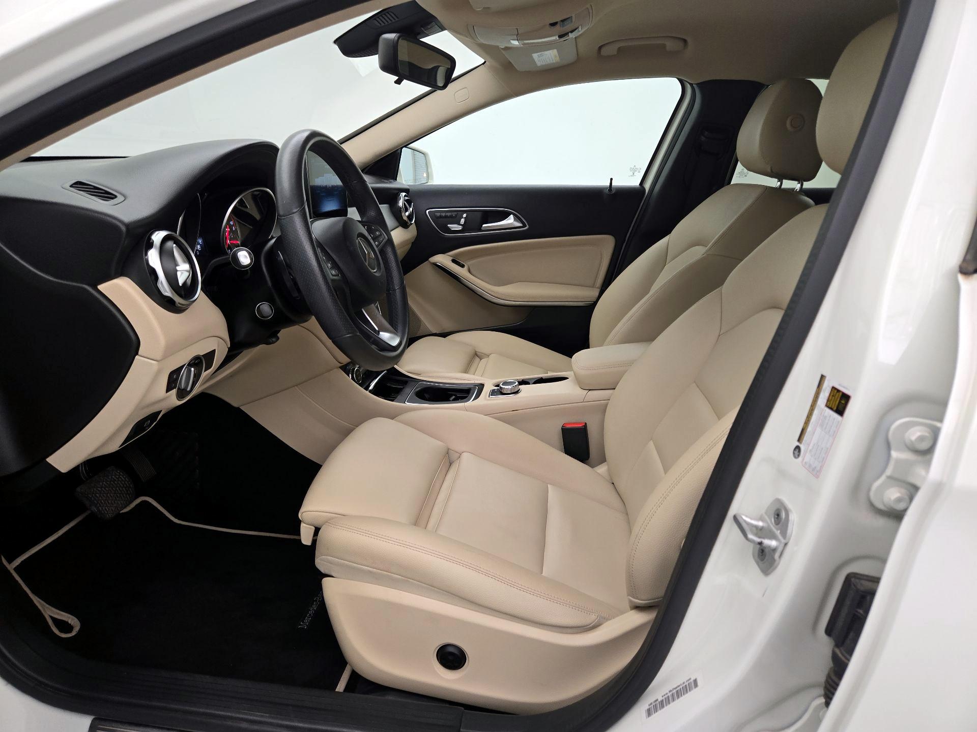 Thumbnail: 2018 Mercedes-Benz GLA - 11
