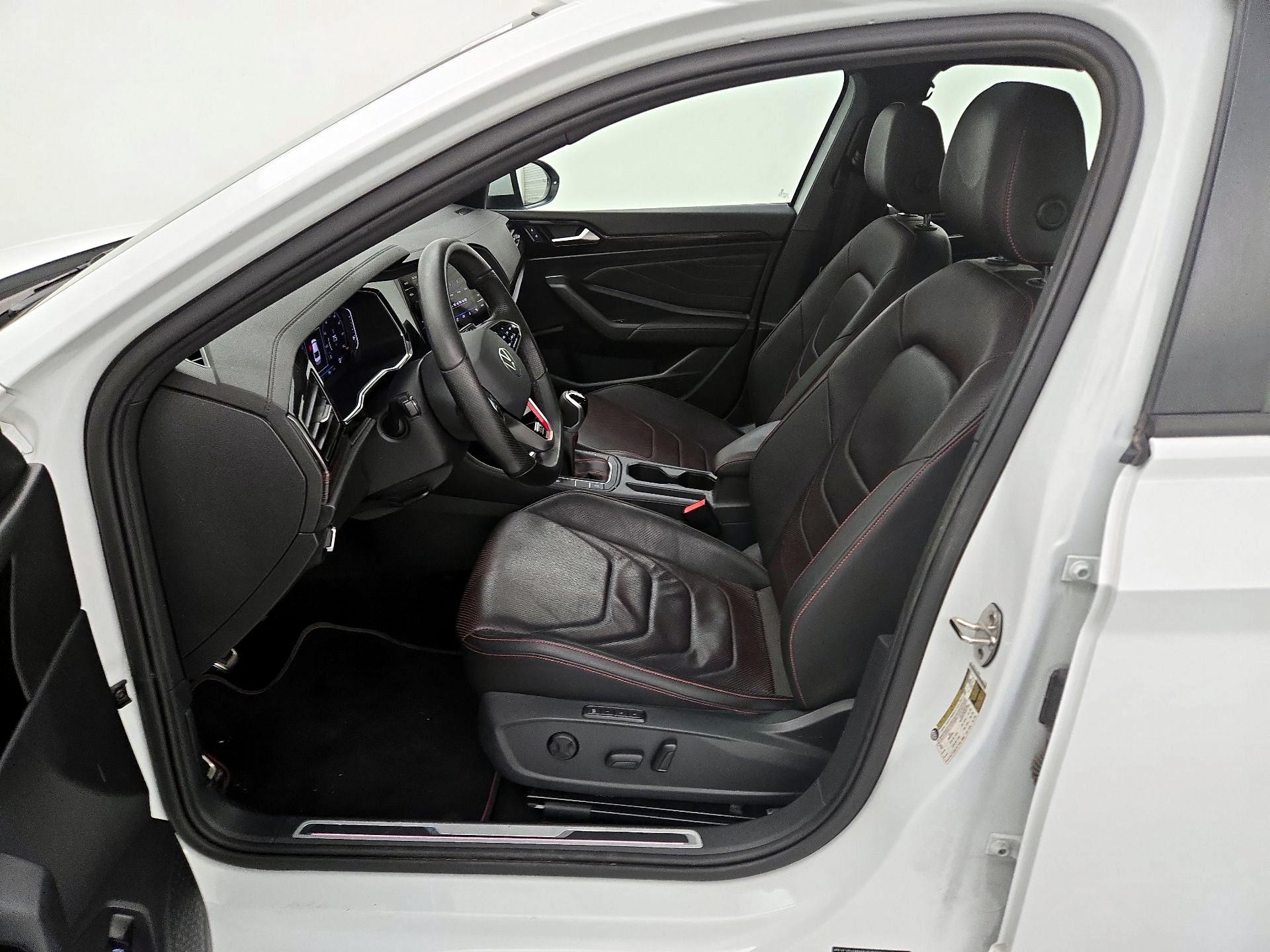 Thumbnail: 2023 Volkswagen Jetta - 11