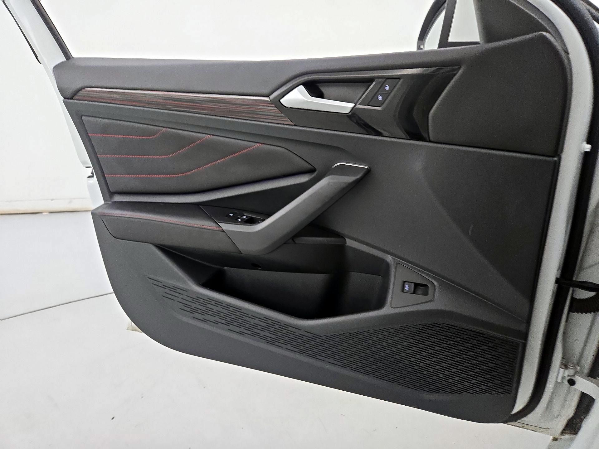 Thumbnail: 2023 Volkswagen Jetta - 12