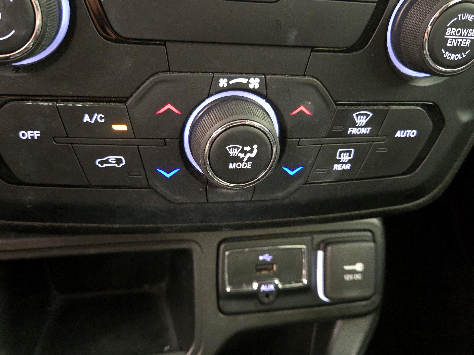 Thumbnail: 2018 Jeep Renegade - 16