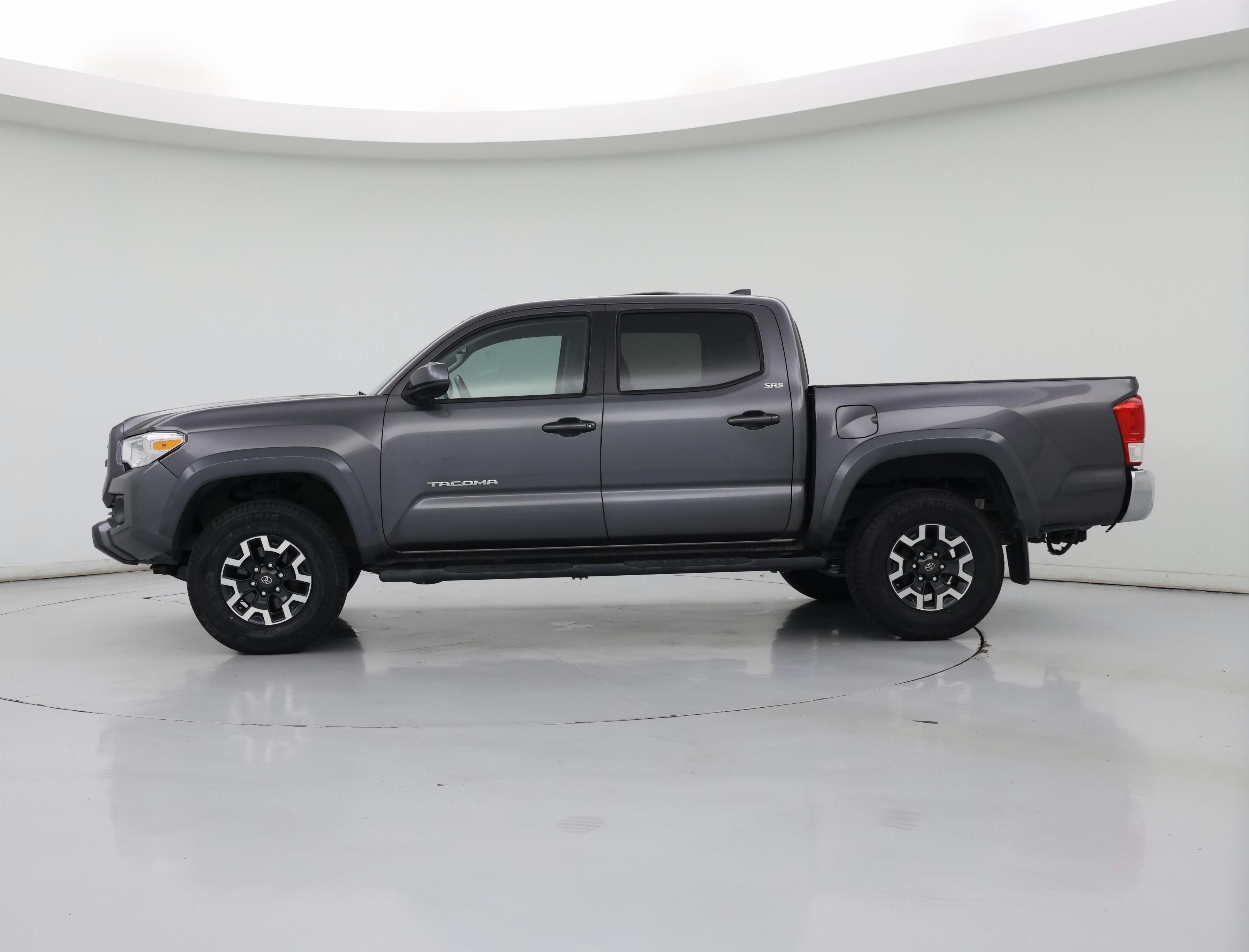 Thumbnail: 2017 Toyota Tacoma - 3