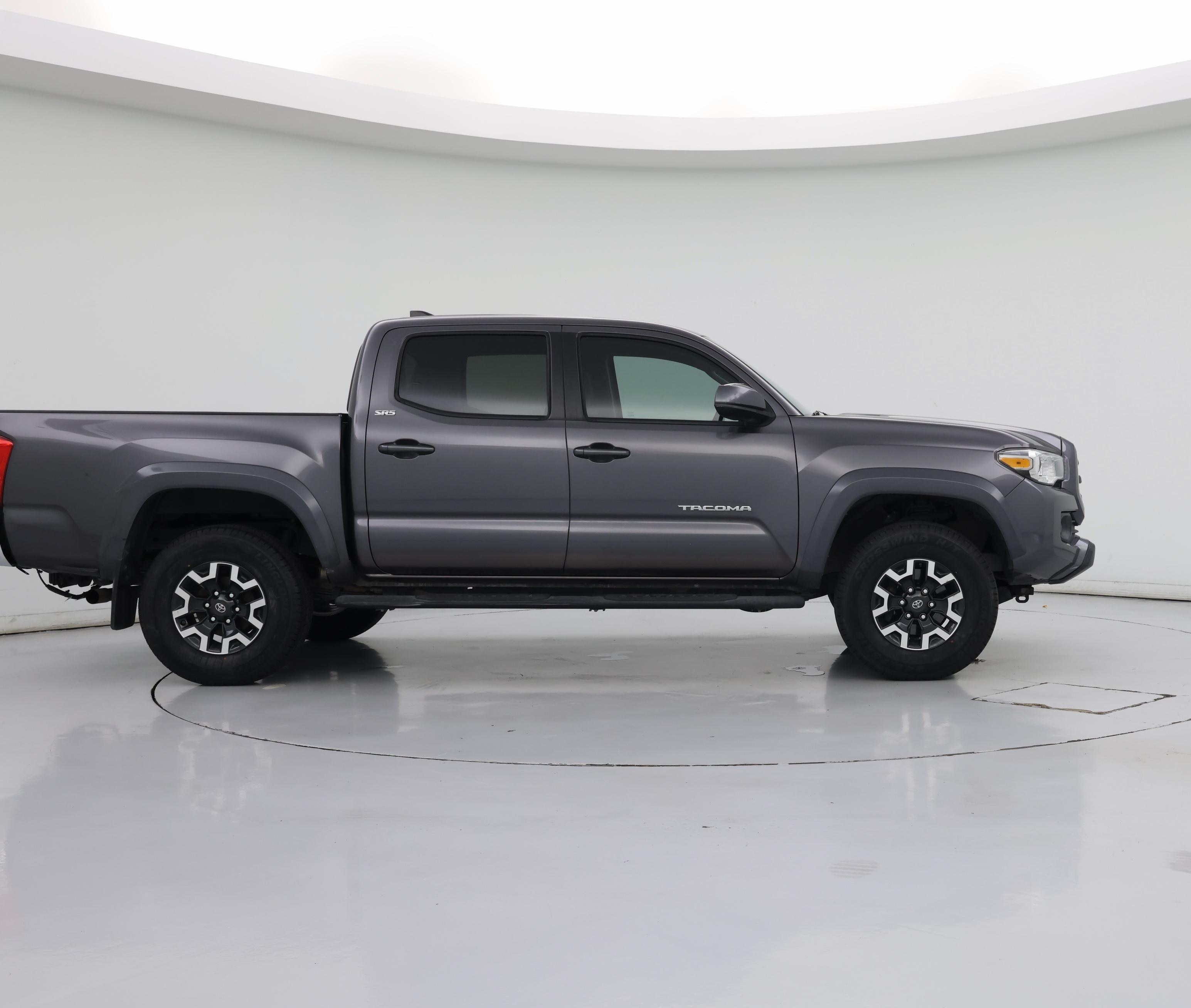 Thumbnail: 2017 Toyota Tacoma - 7