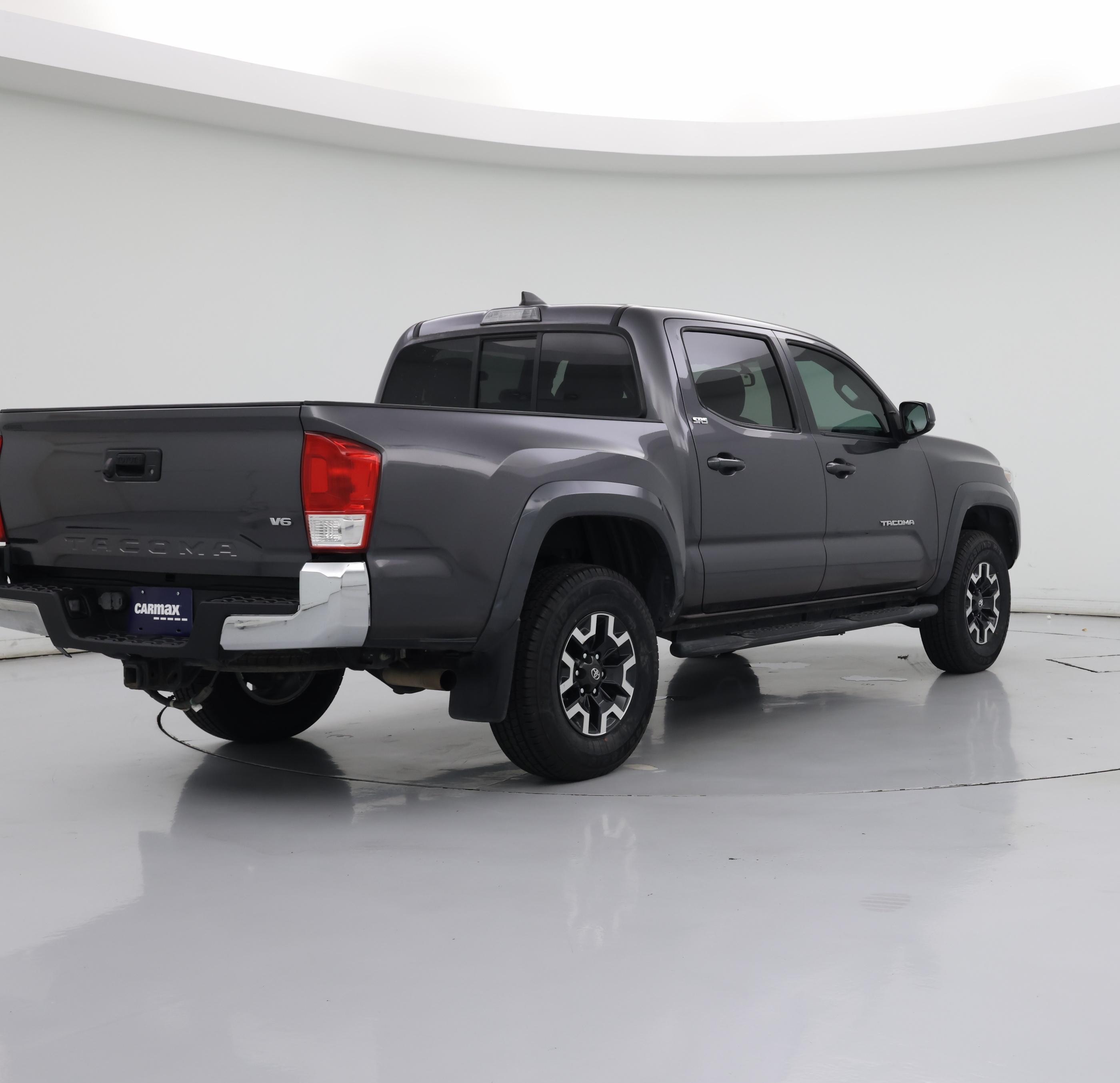 Thumbnail: 2017 Toyota Tacoma - 8