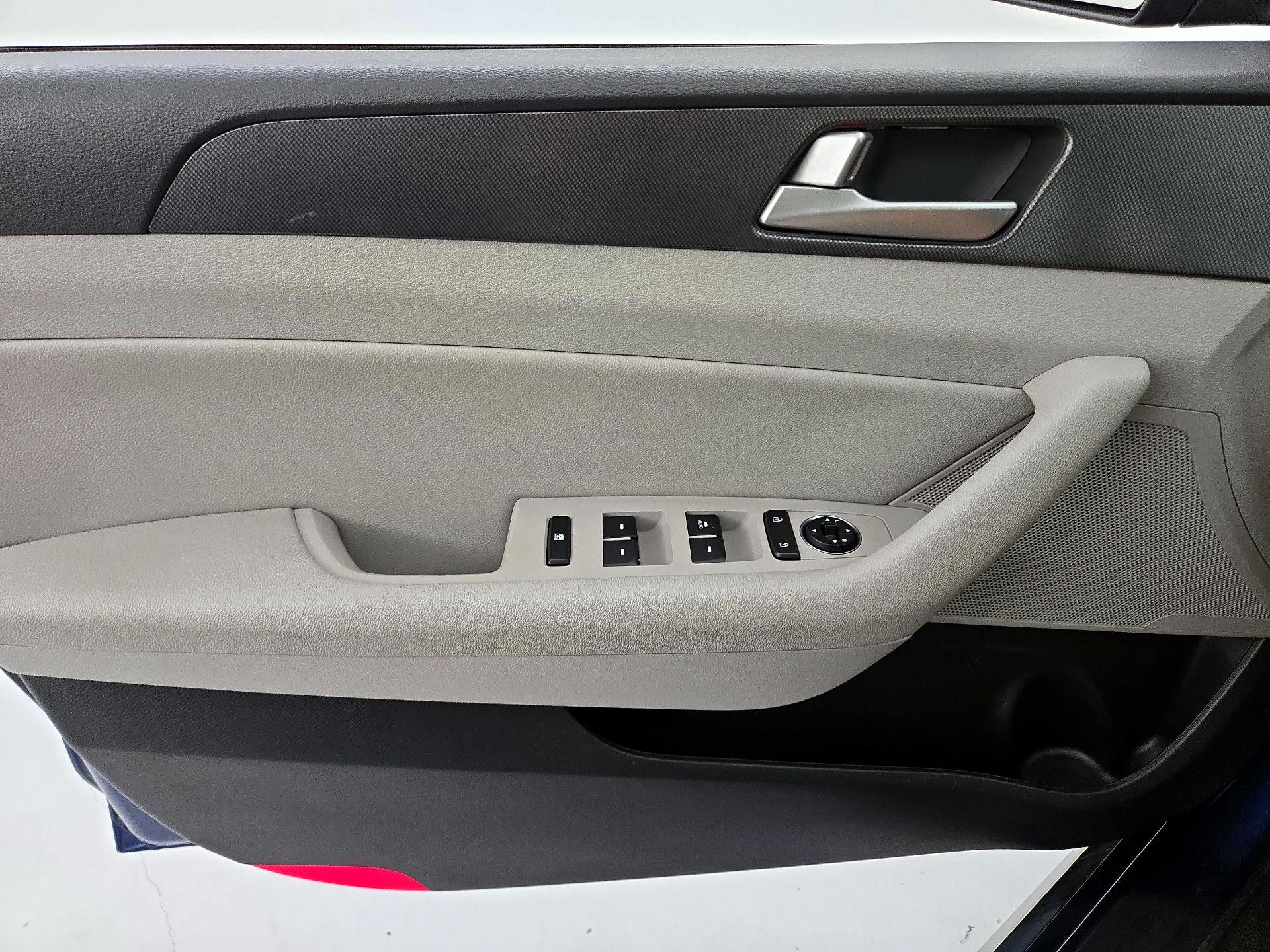 Thumbnail: 2017 Hyundai Sonata - 12