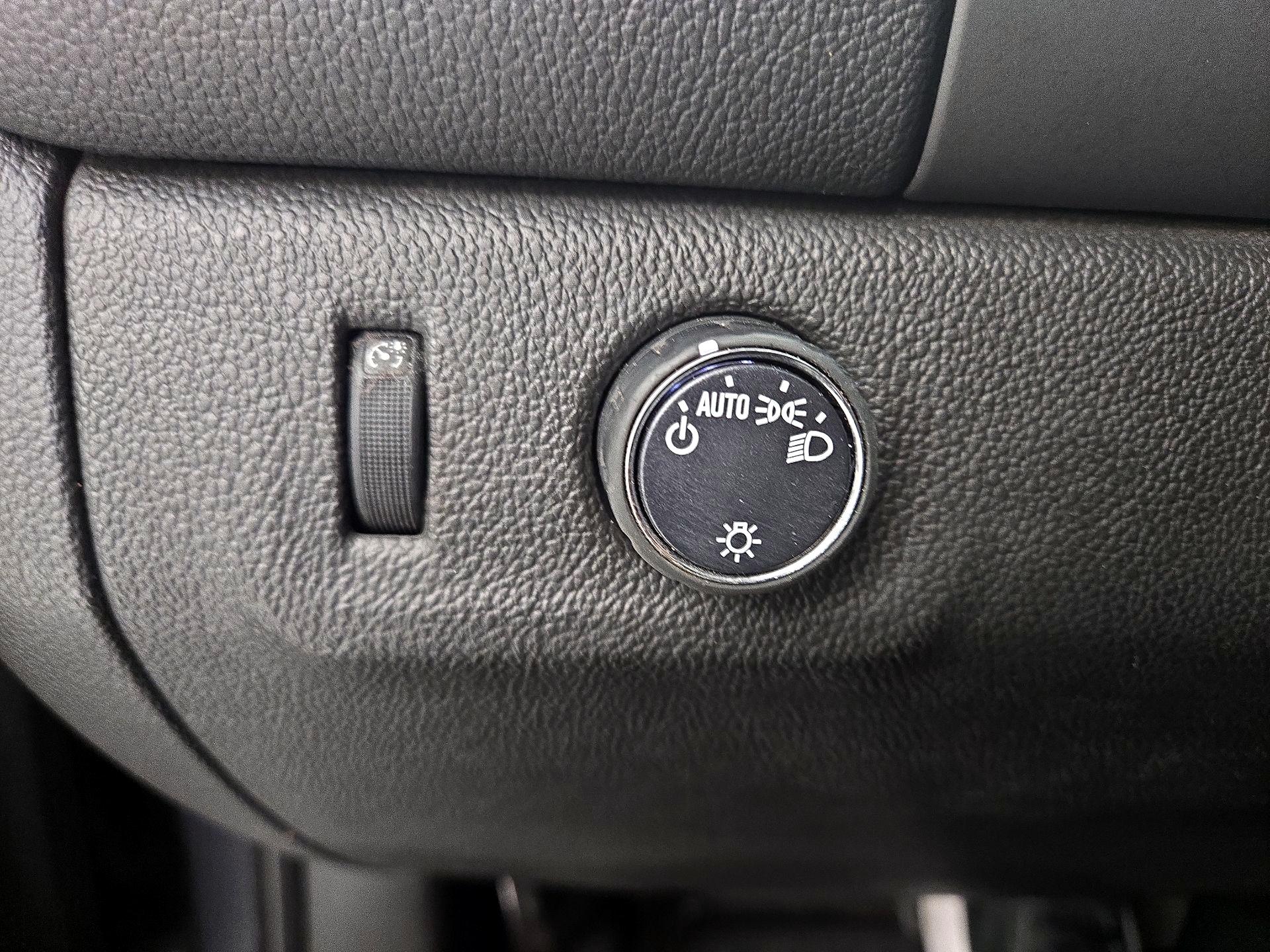 Thumbnail: 2022 Chevrolet Colorado - 13