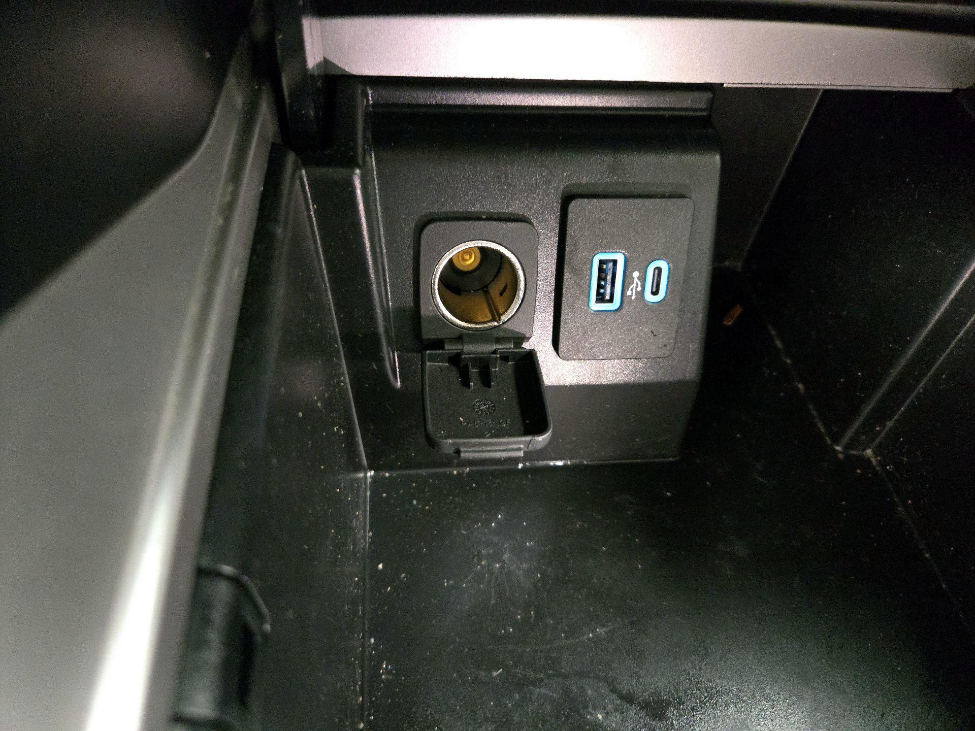 Thumbnail: 2022 Ford Explorer - 18