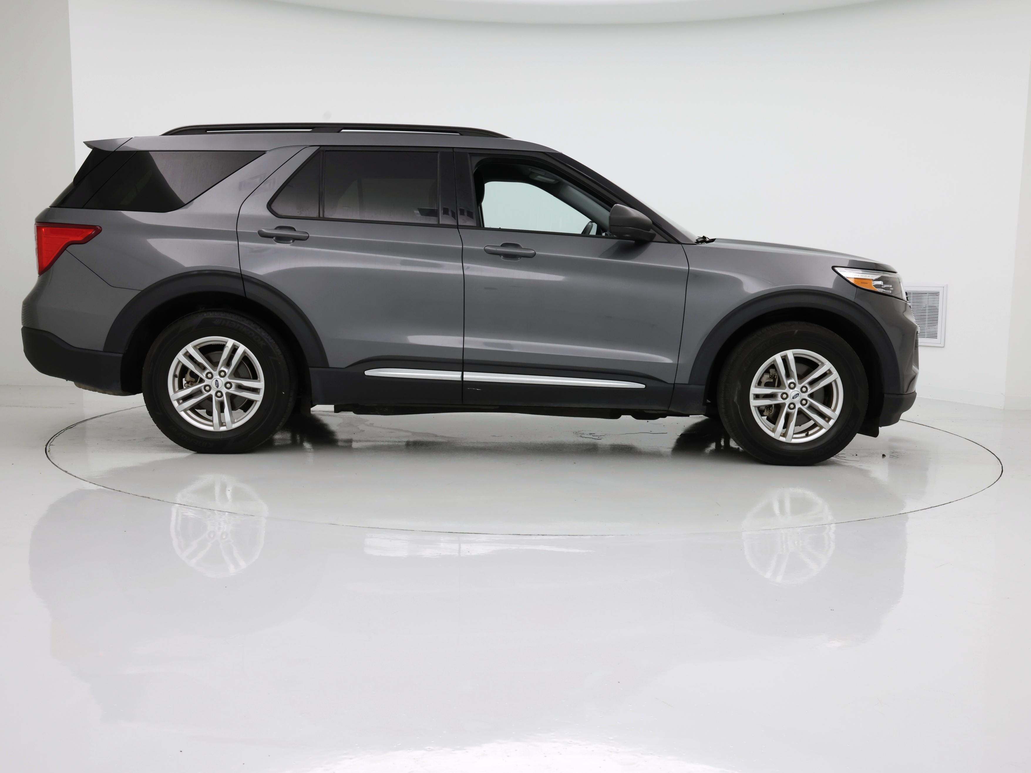 Thumbnail: 2022 Ford Explorer - 7