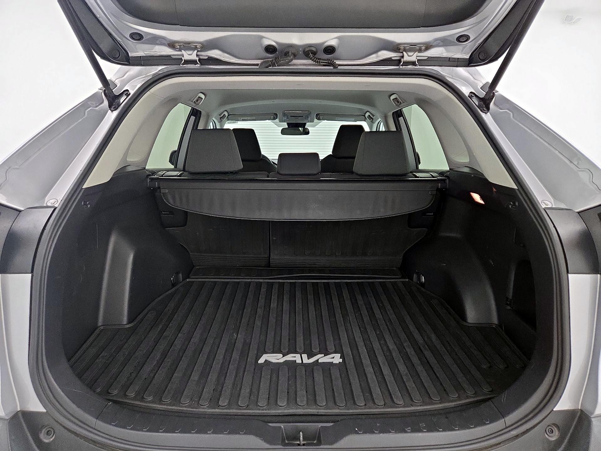 Thumbnail: 2021 Toyota RAV4 - 20