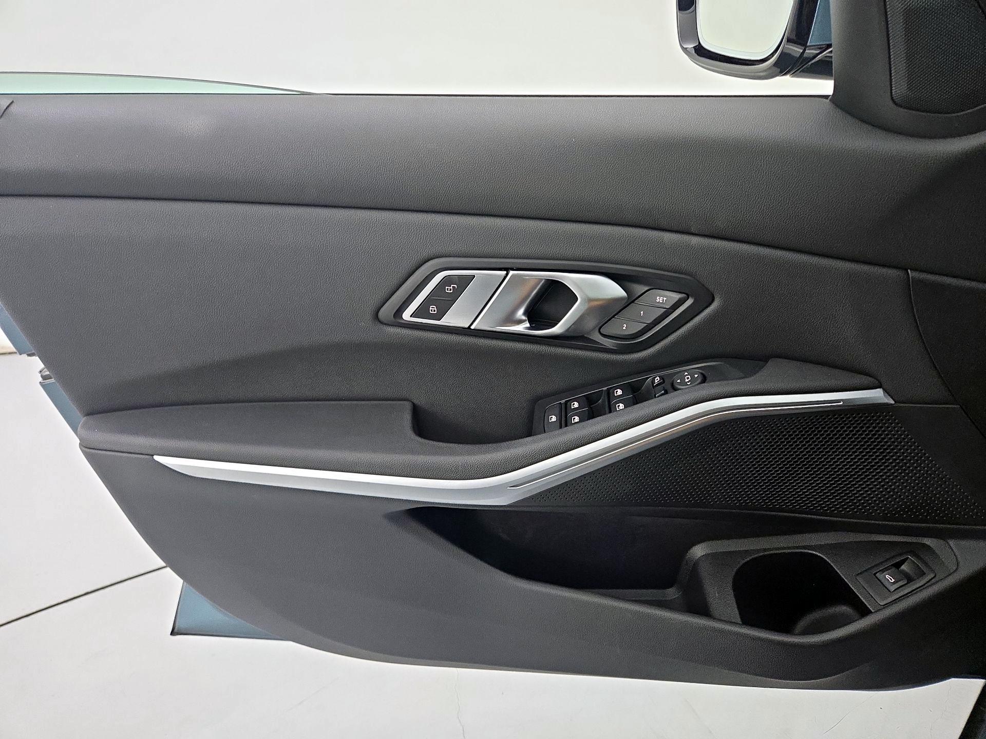 Thumbnail: 2021 BMW 3 Series - 12