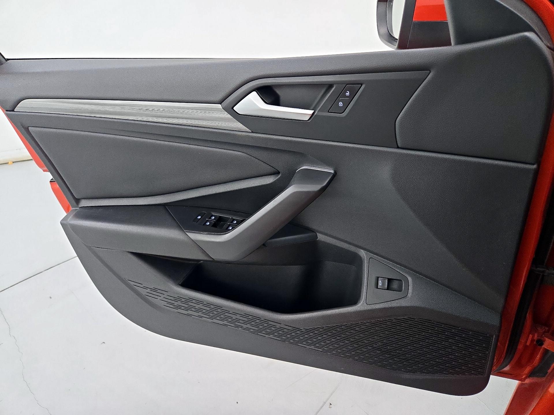 Thumbnail: 2019 Volkswagen Jetta - 12