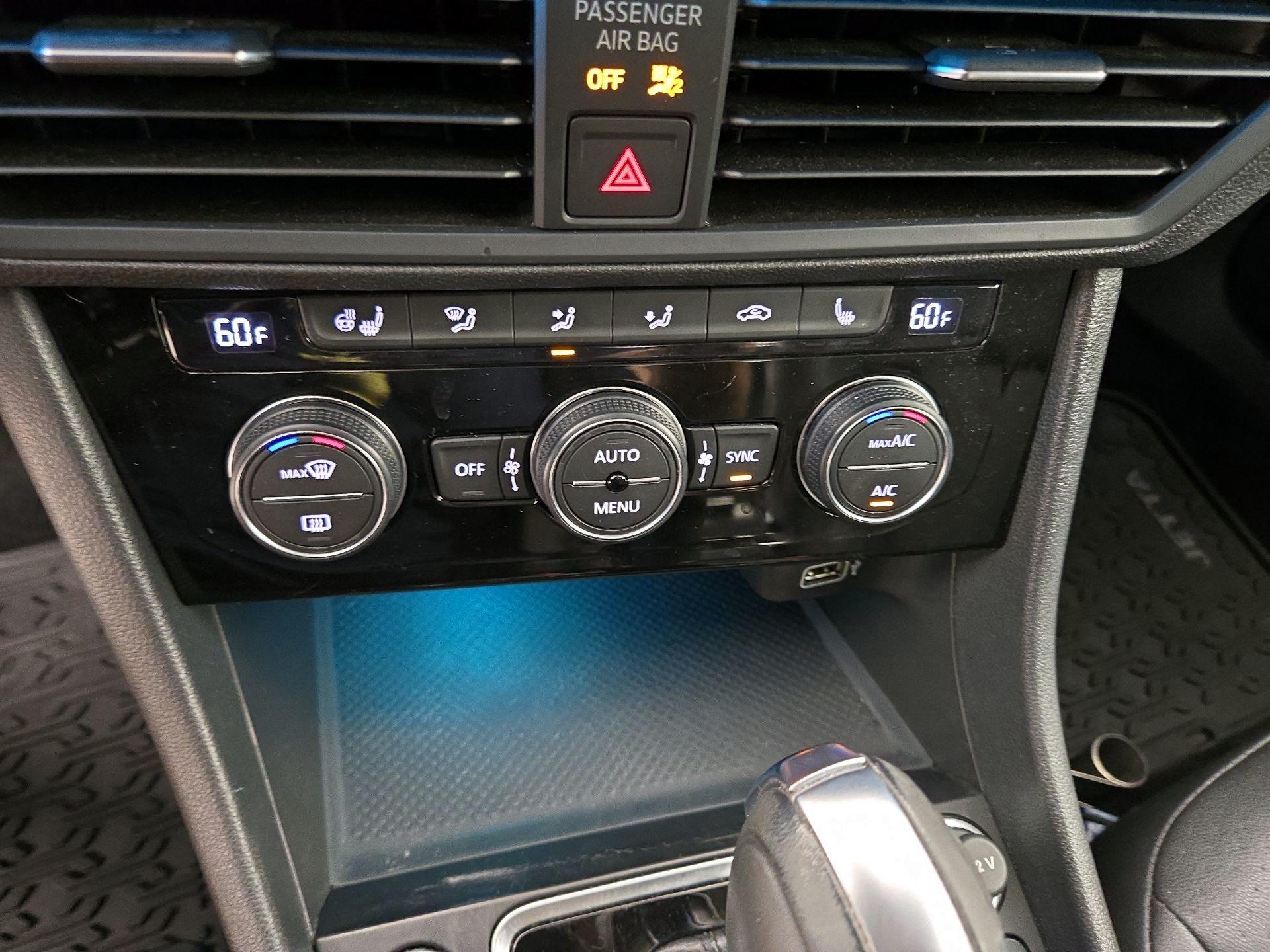 Thumbnail: 2019 Volkswagen Jetta - 16