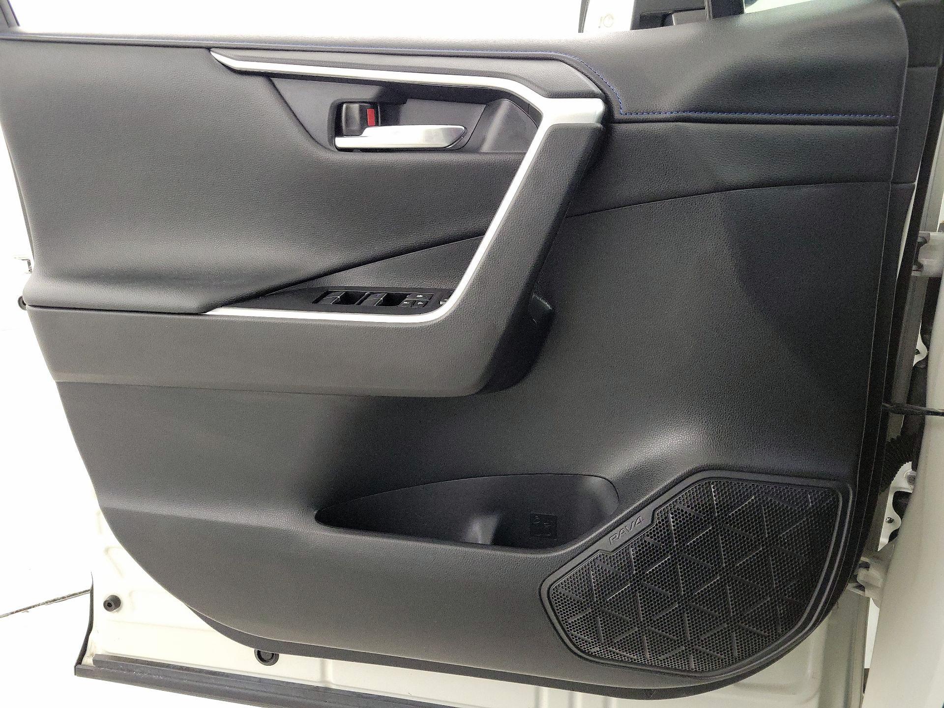 Thumbnail: 2021 Toyota RAV4 - 12