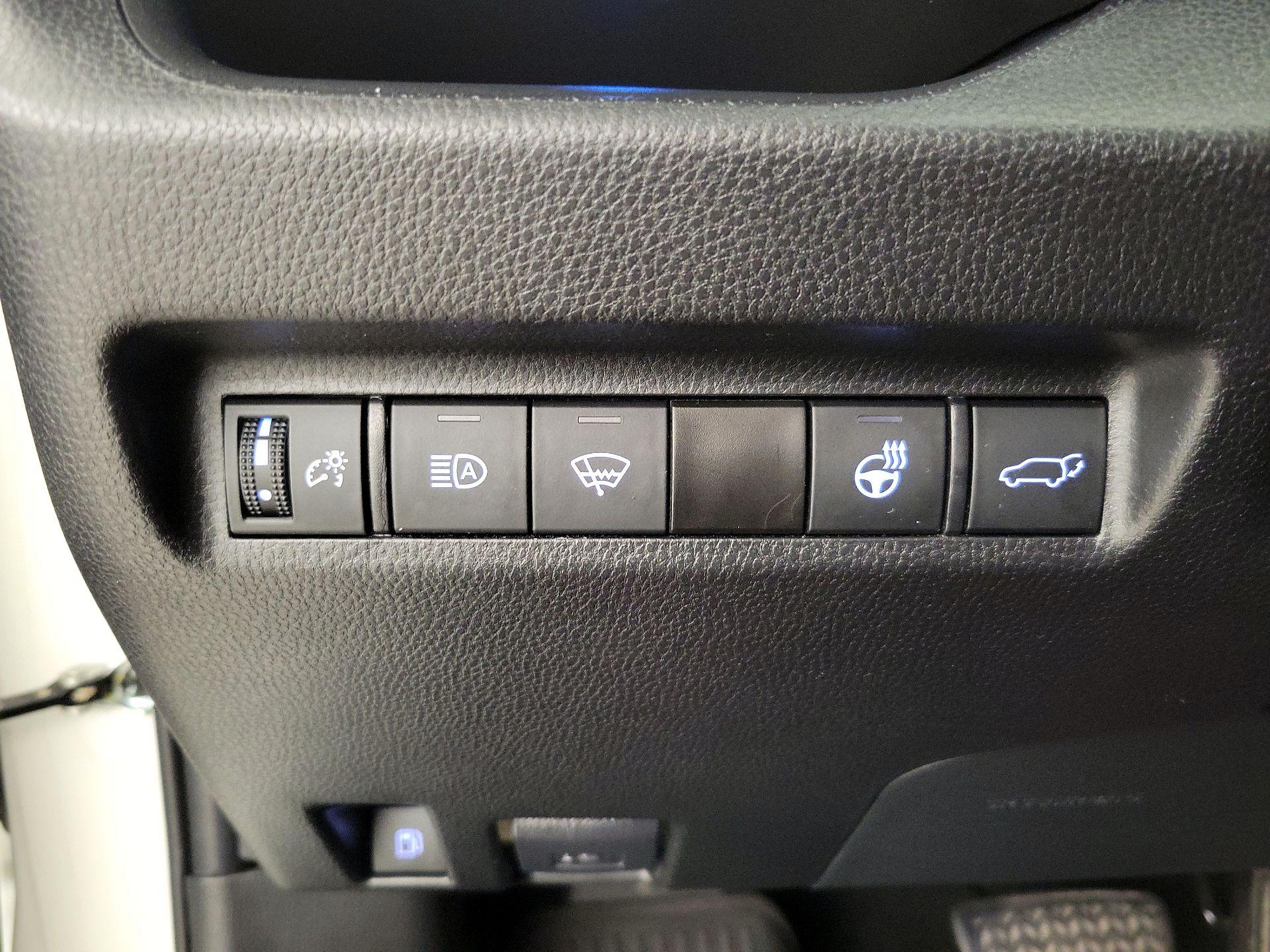 Thumbnail: 2021 Toyota RAV4 - 13