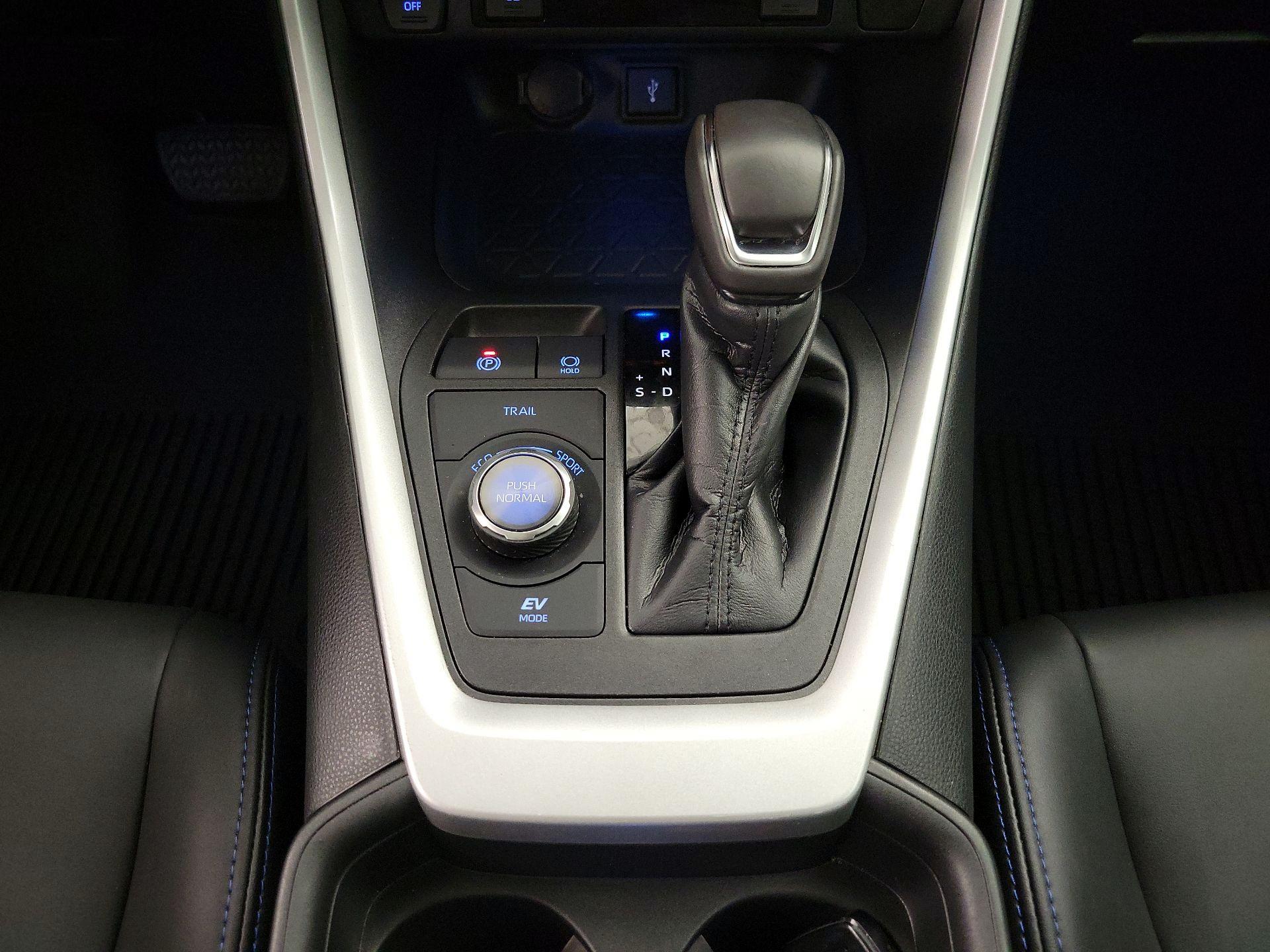 Thumbnail: 2021 Toyota RAV4 - 18