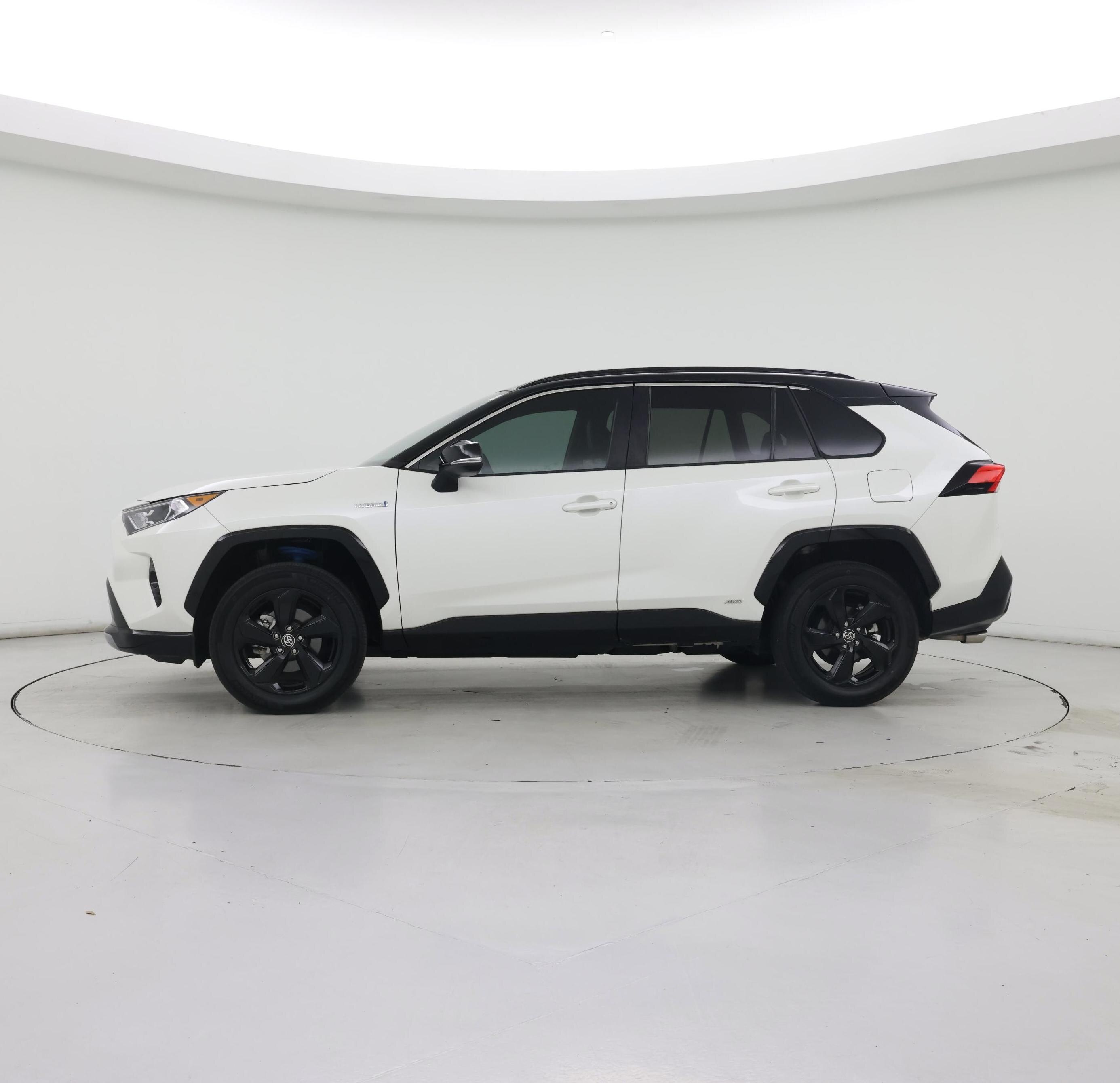 Thumbnail: 2021 Toyota RAV4 - 3