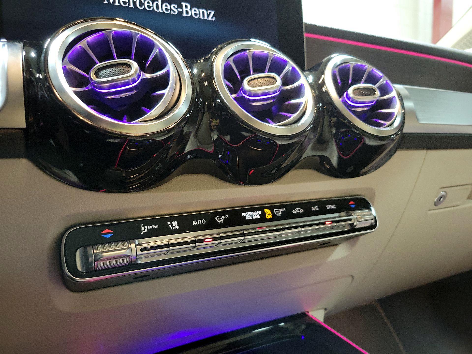 Thumbnail: 2021 Mercedes-Benz GLB - 16