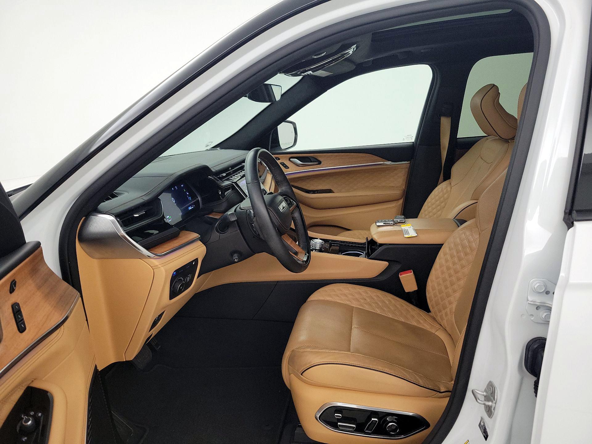 Thumbnail: 2022 Jeep Grand Cherokee - 11
