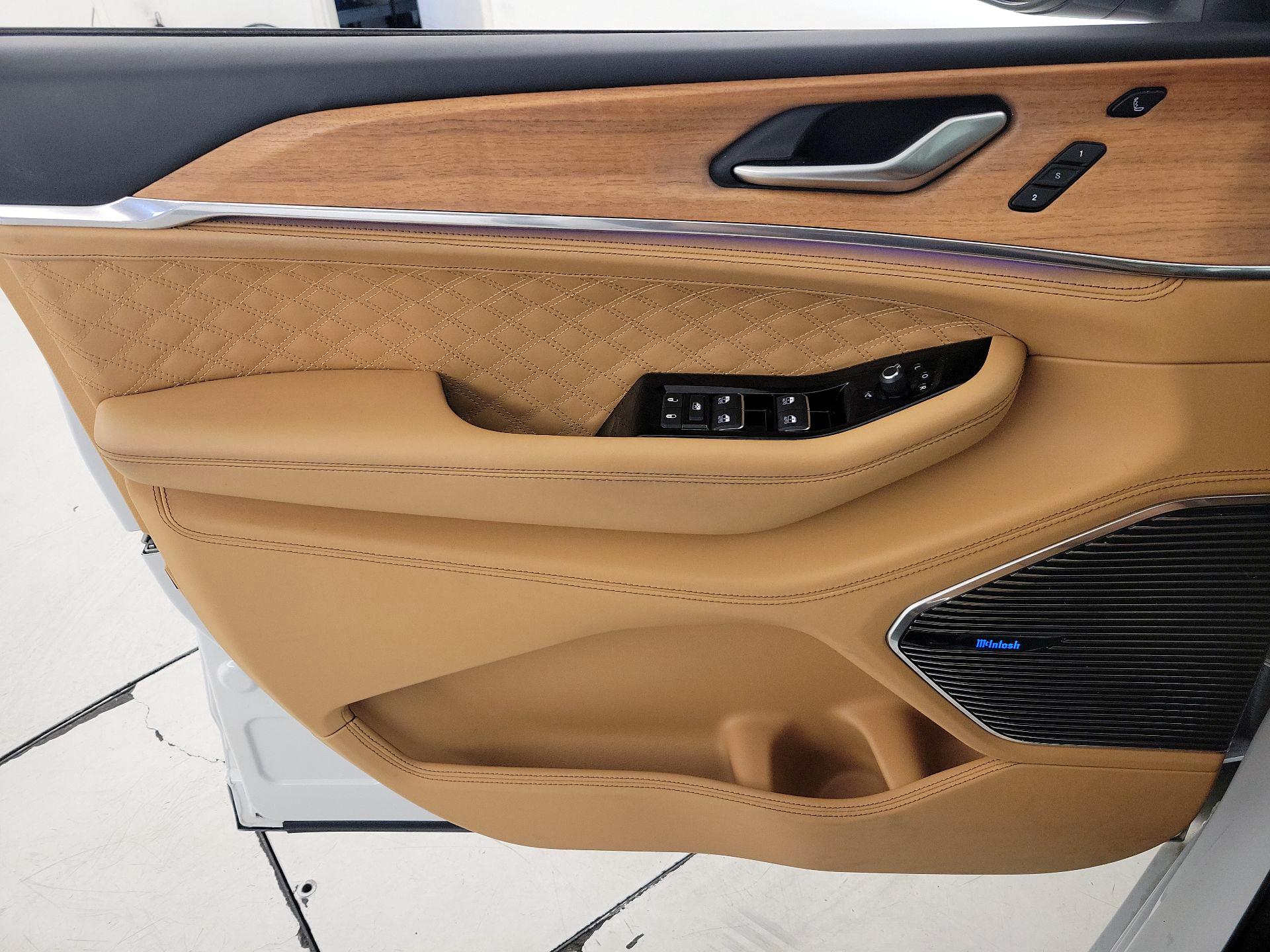 Thumbnail: 2022 Jeep Grand Cherokee - 12