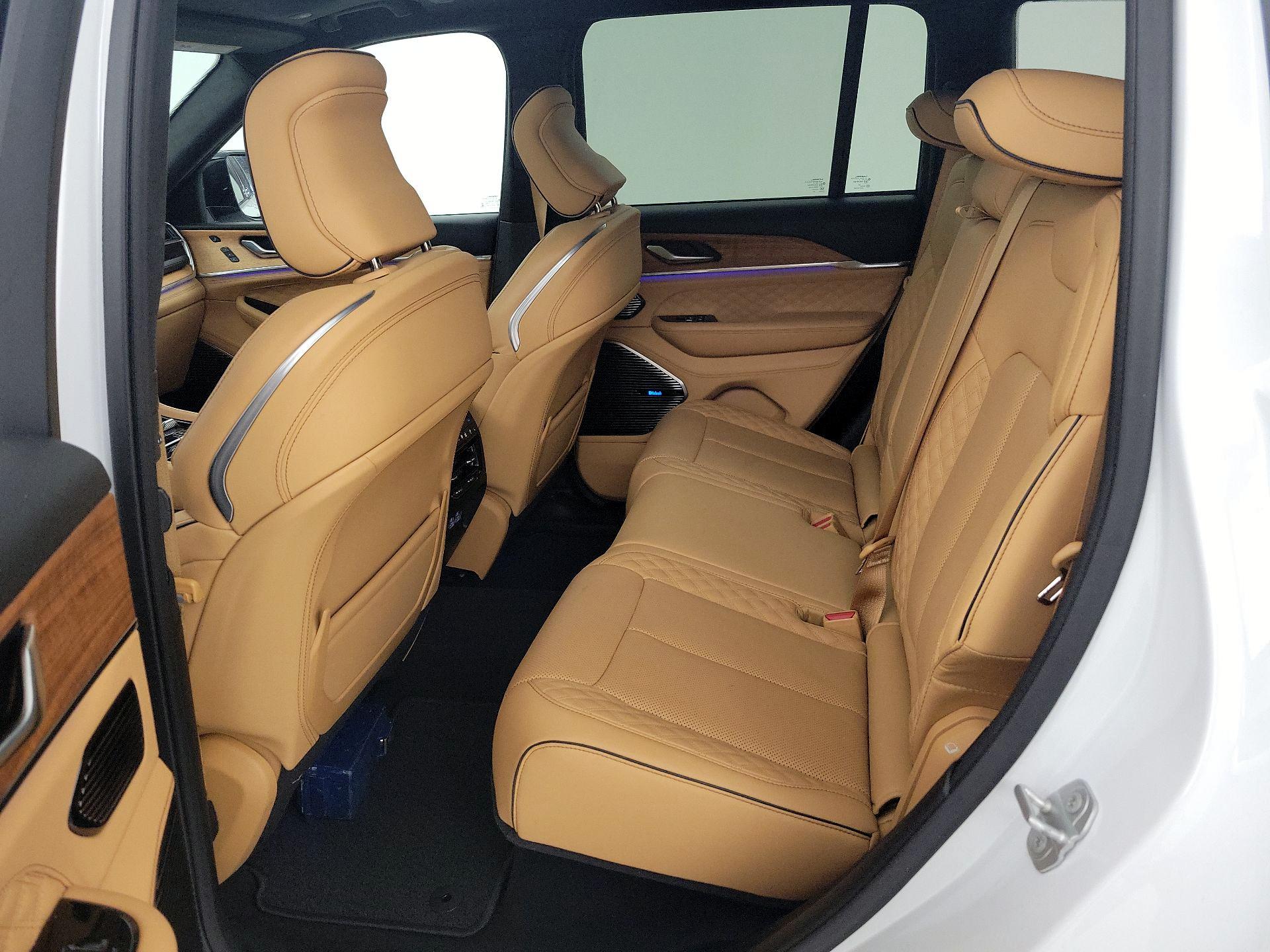 Thumbnail: 2022 Jeep Grand Cherokee - 20