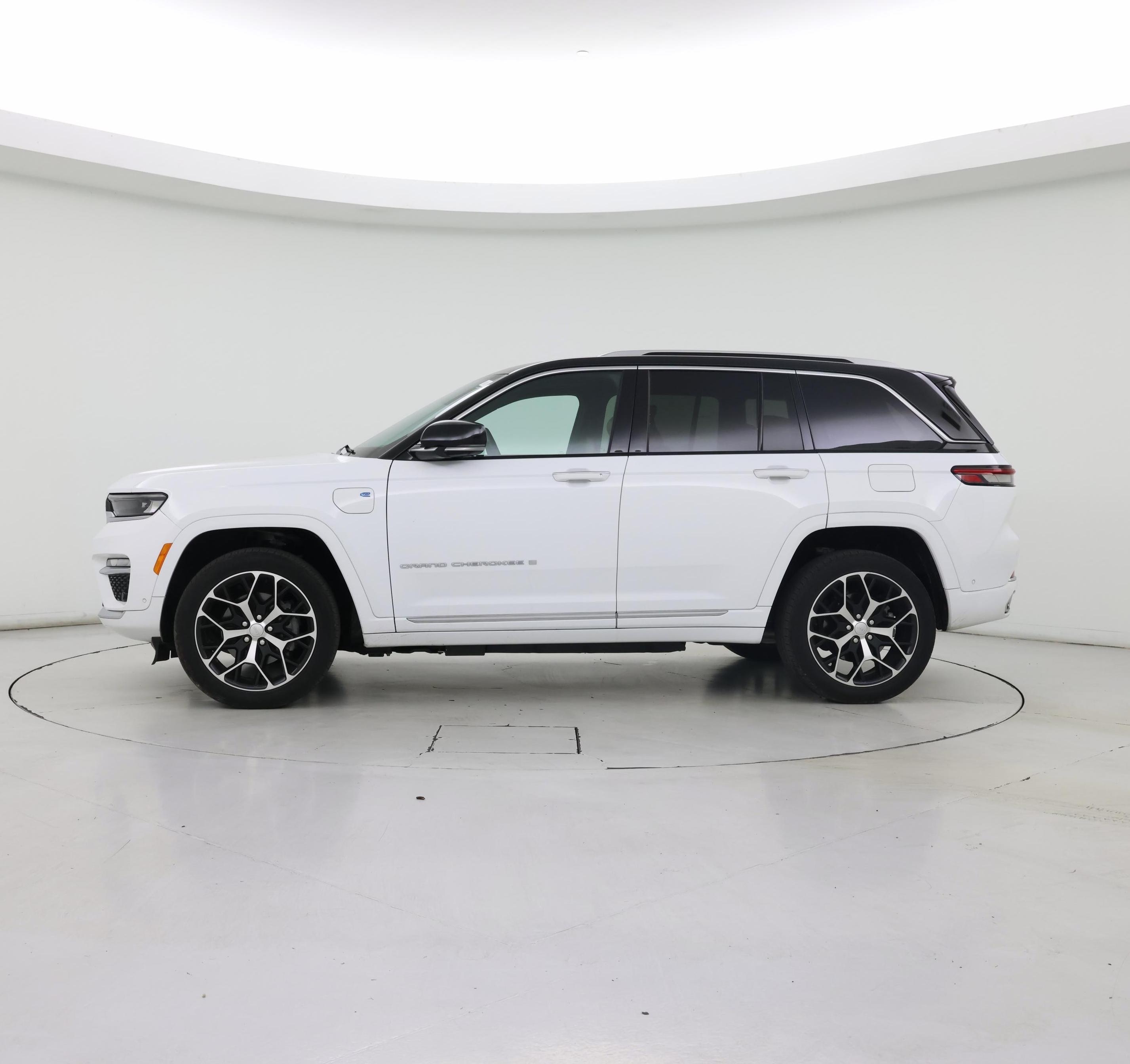 Thumbnail: 2022 Jeep Grand Cherokee - 3