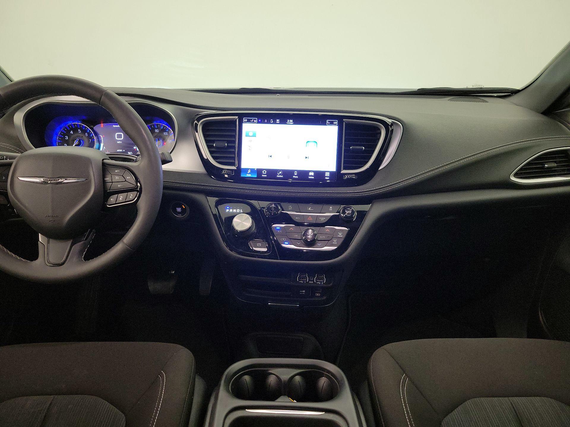 Thumbnail: 2022 Chrysler Pacifica - 9
