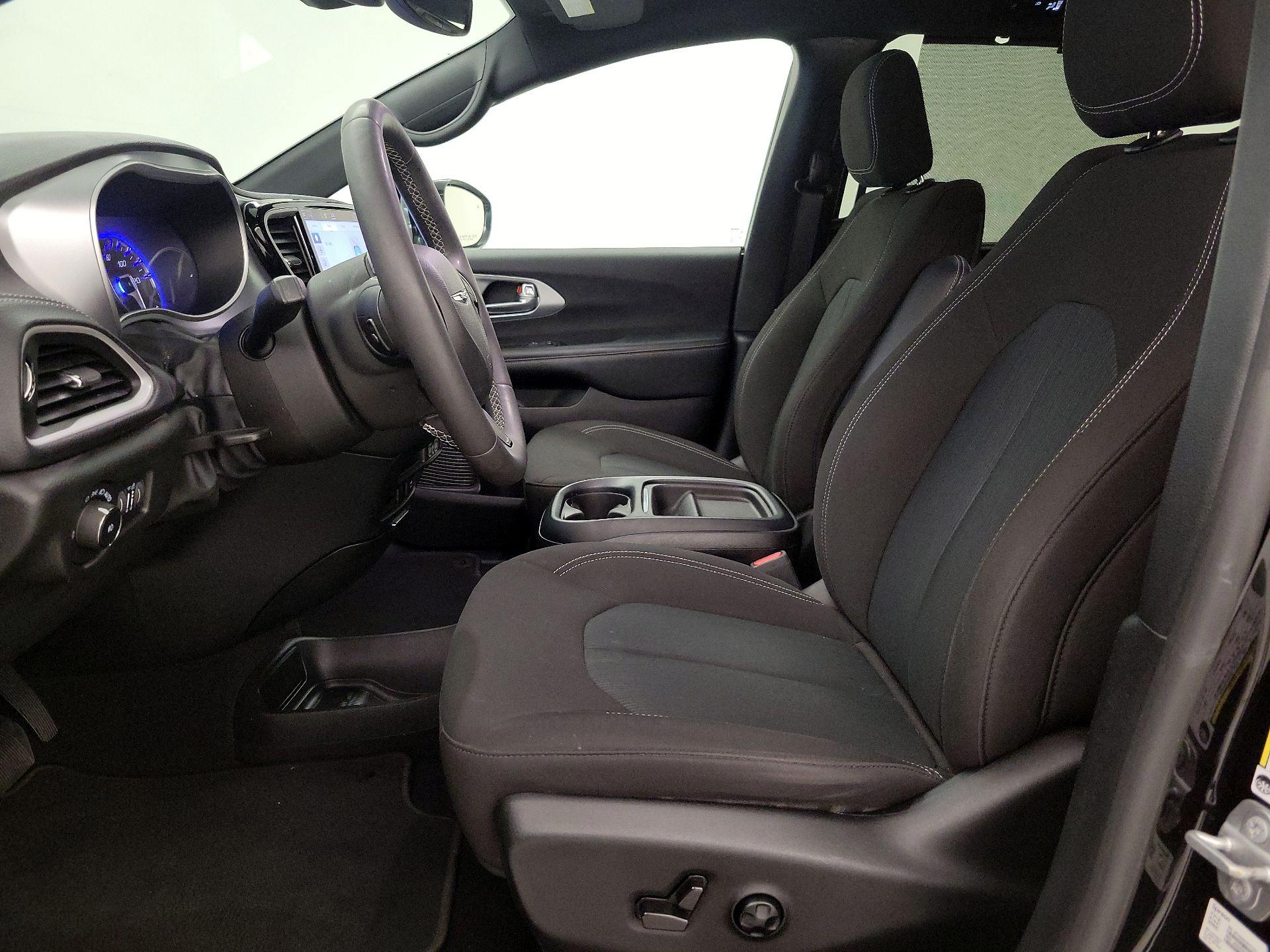 Thumbnail: 2022 Chrysler Pacifica - 11