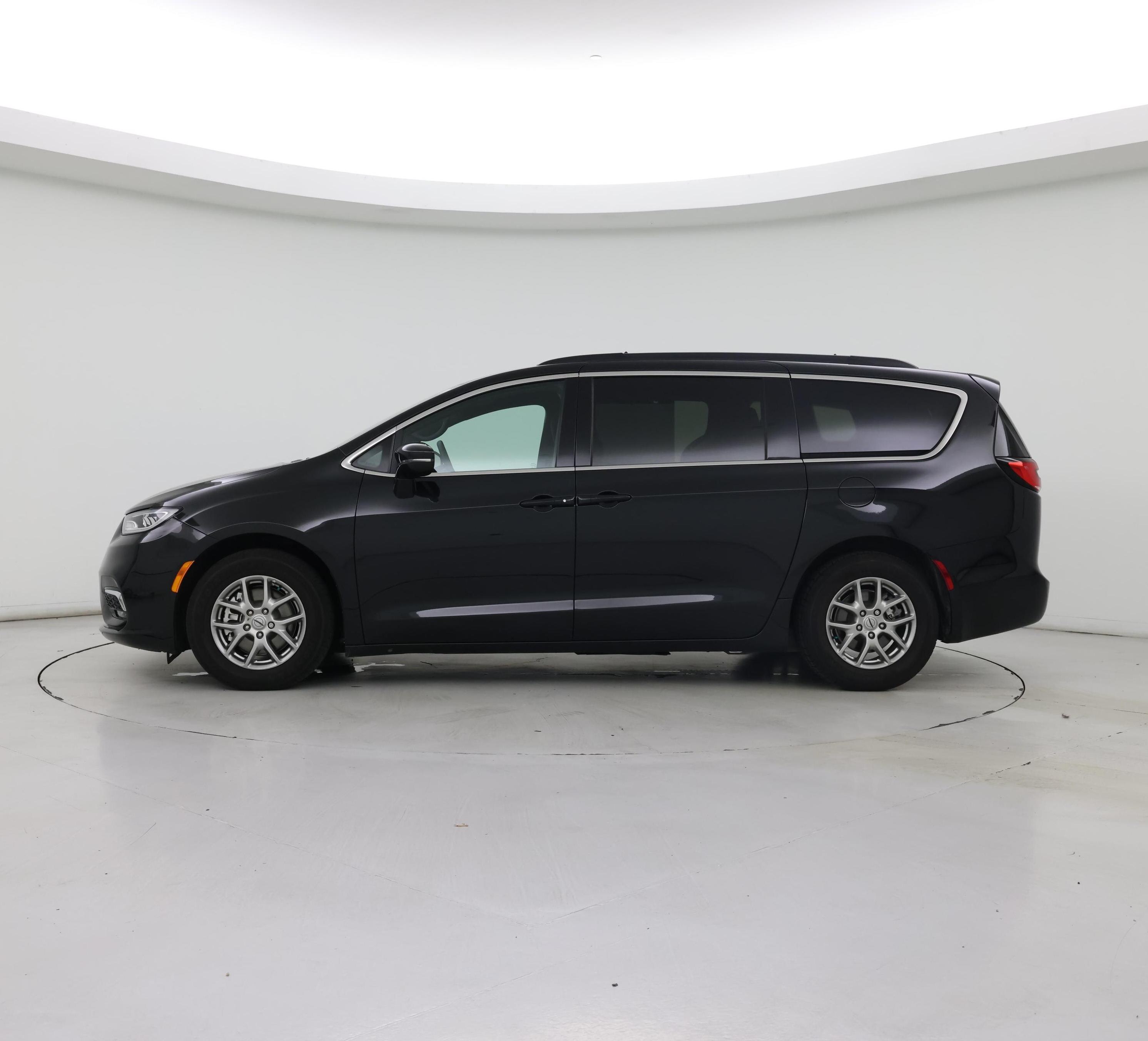 Thumbnail: 2022 Chrysler Pacifica - 3