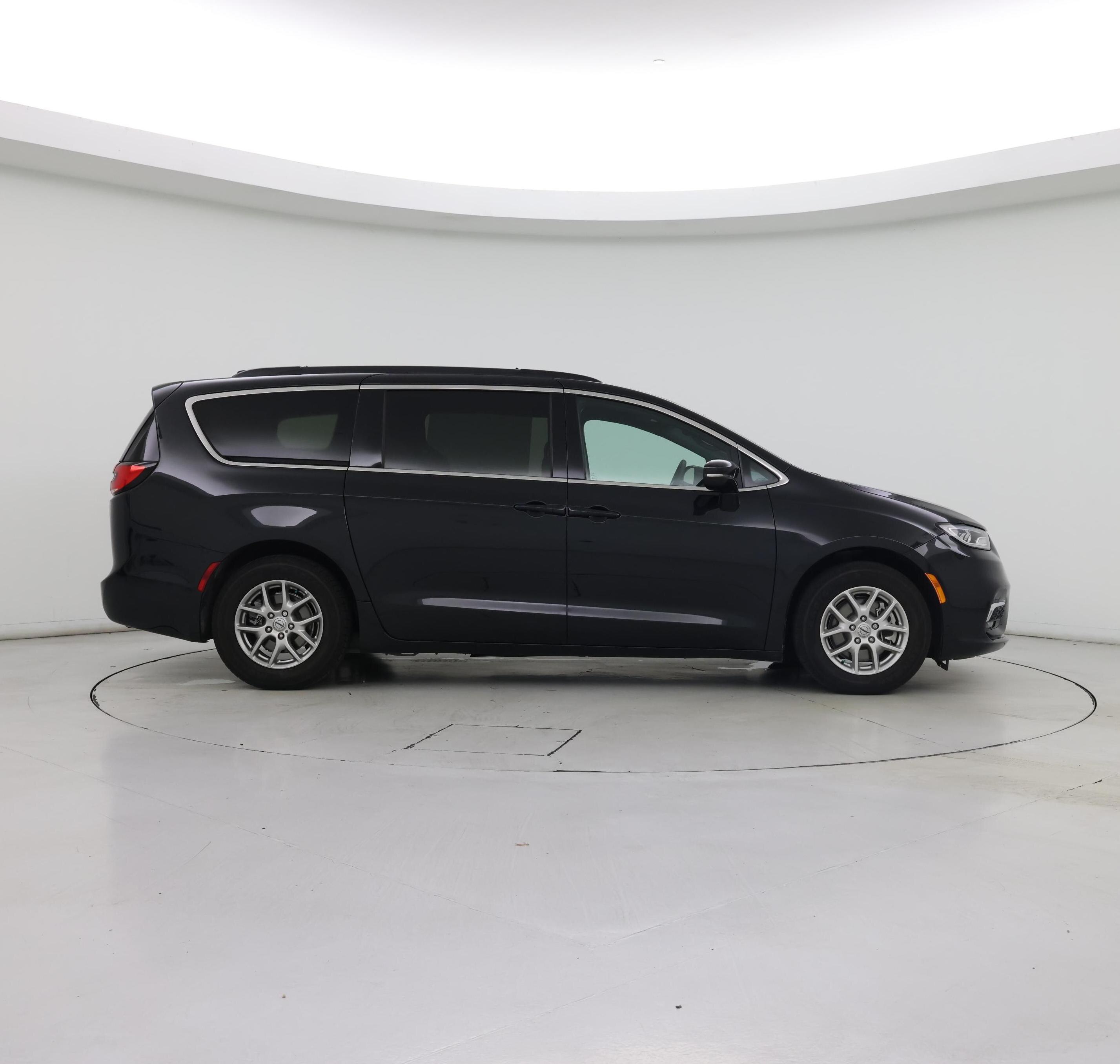Thumbnail: 2022 Chrysler Pacifica - 7