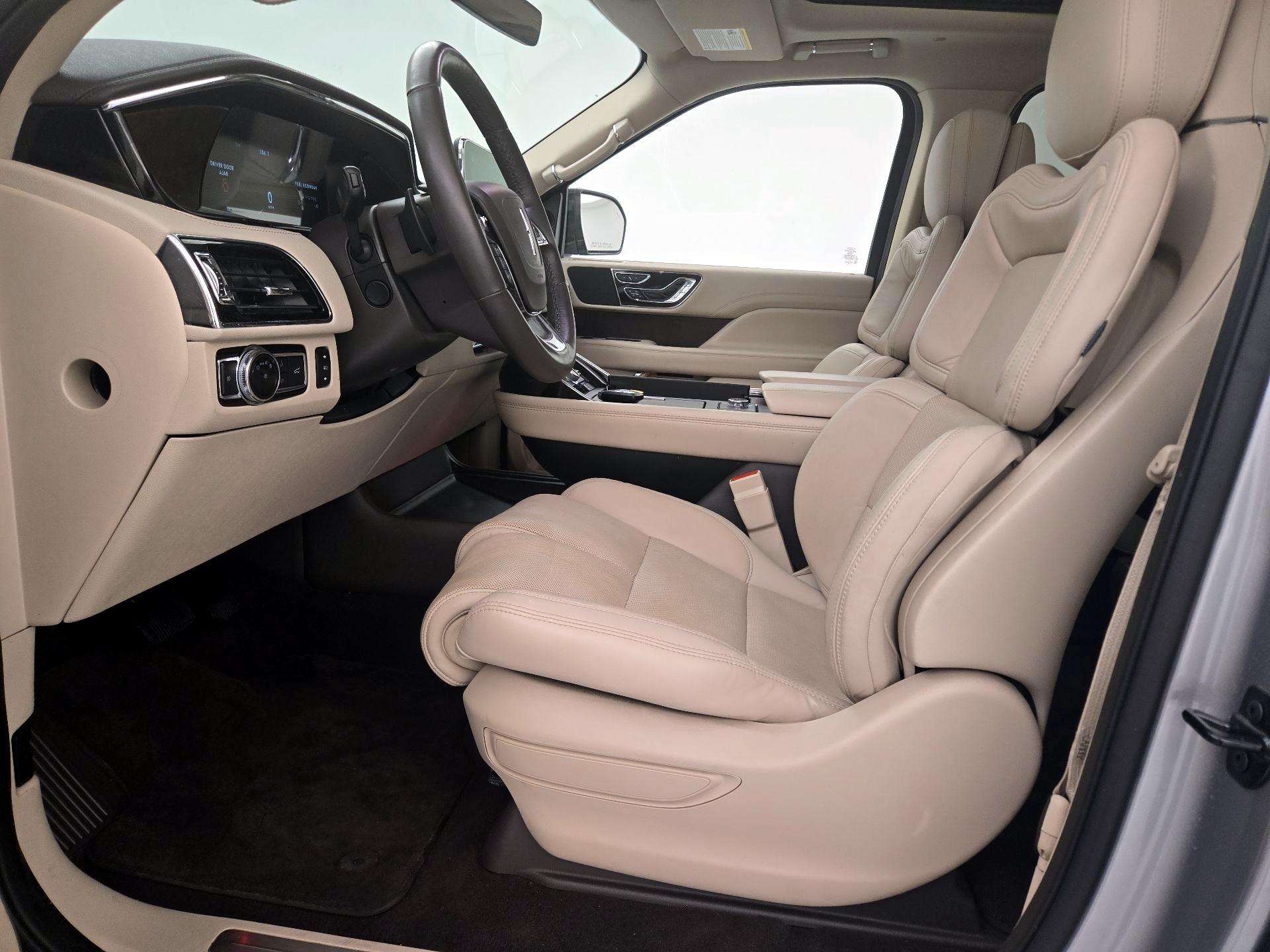 Thumbnail: 2020 Lincoln Navigator - 11