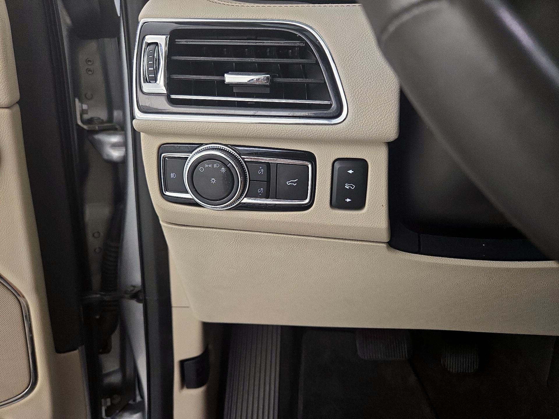 Thumbnail: 2020 Lincoln Navigator - 13