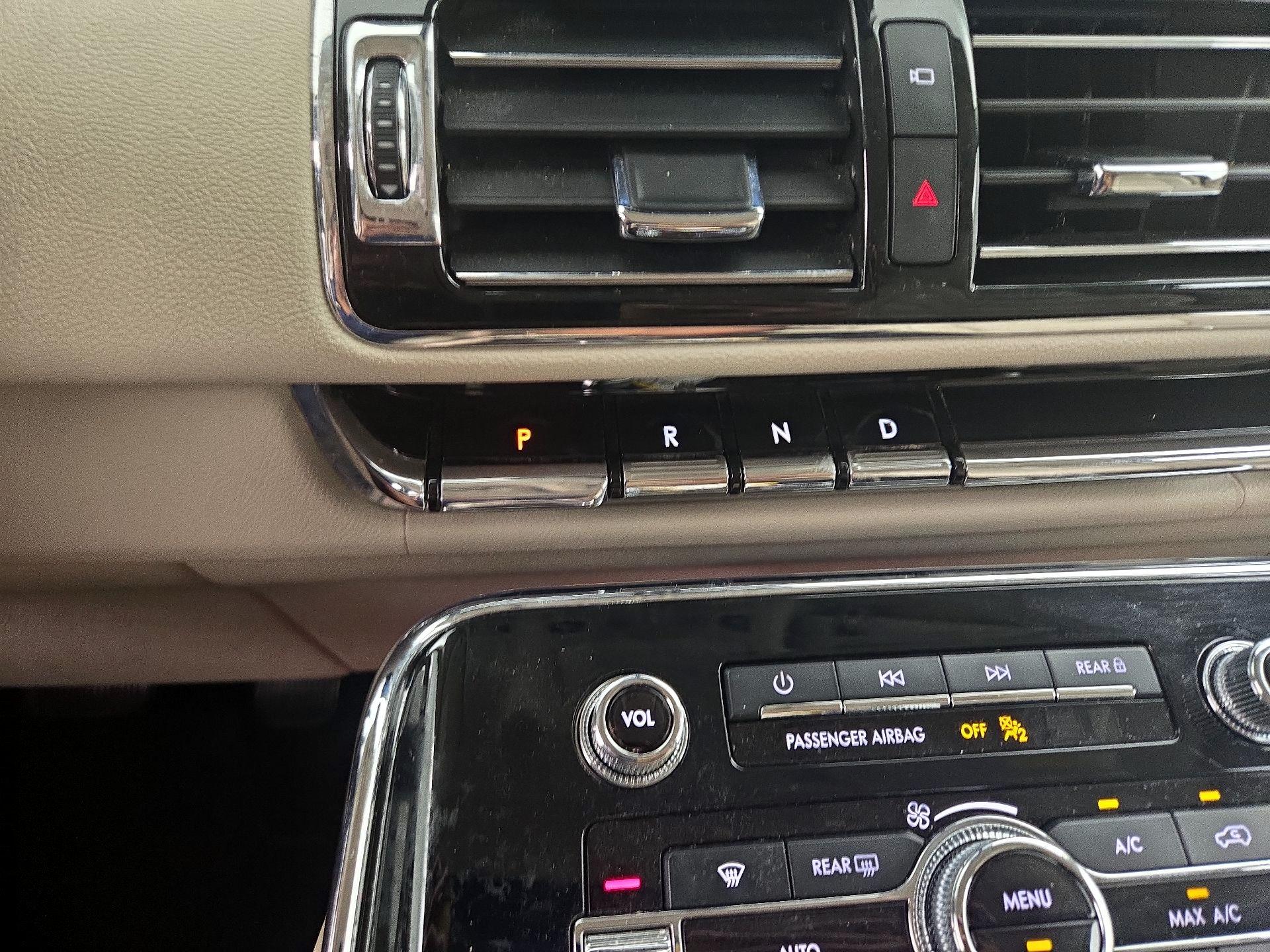 Thumbnail: 2020 Lincoln Navigator - 18