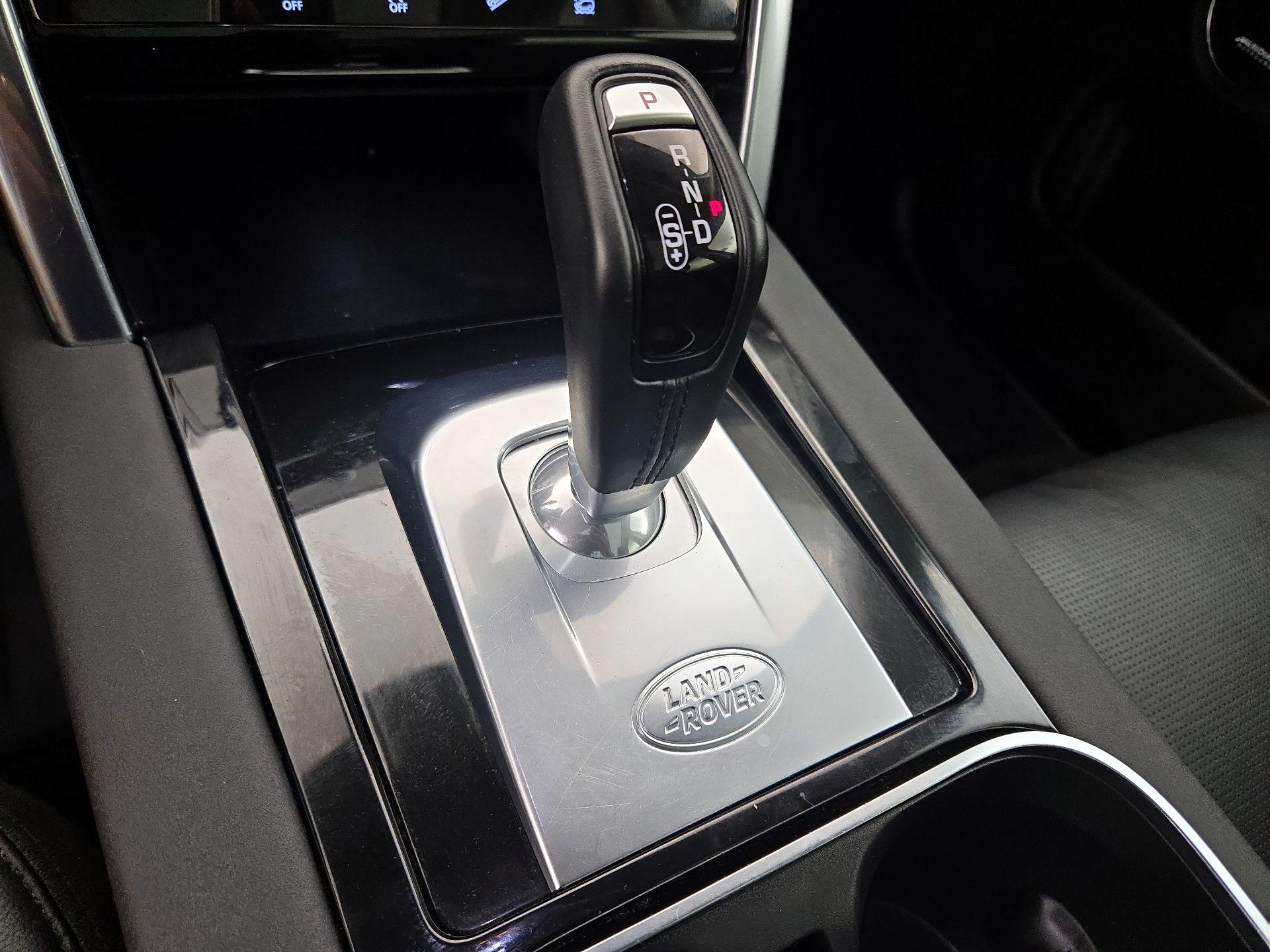 Thumbnail: 2020 Land Rover Discovery Sport - 18