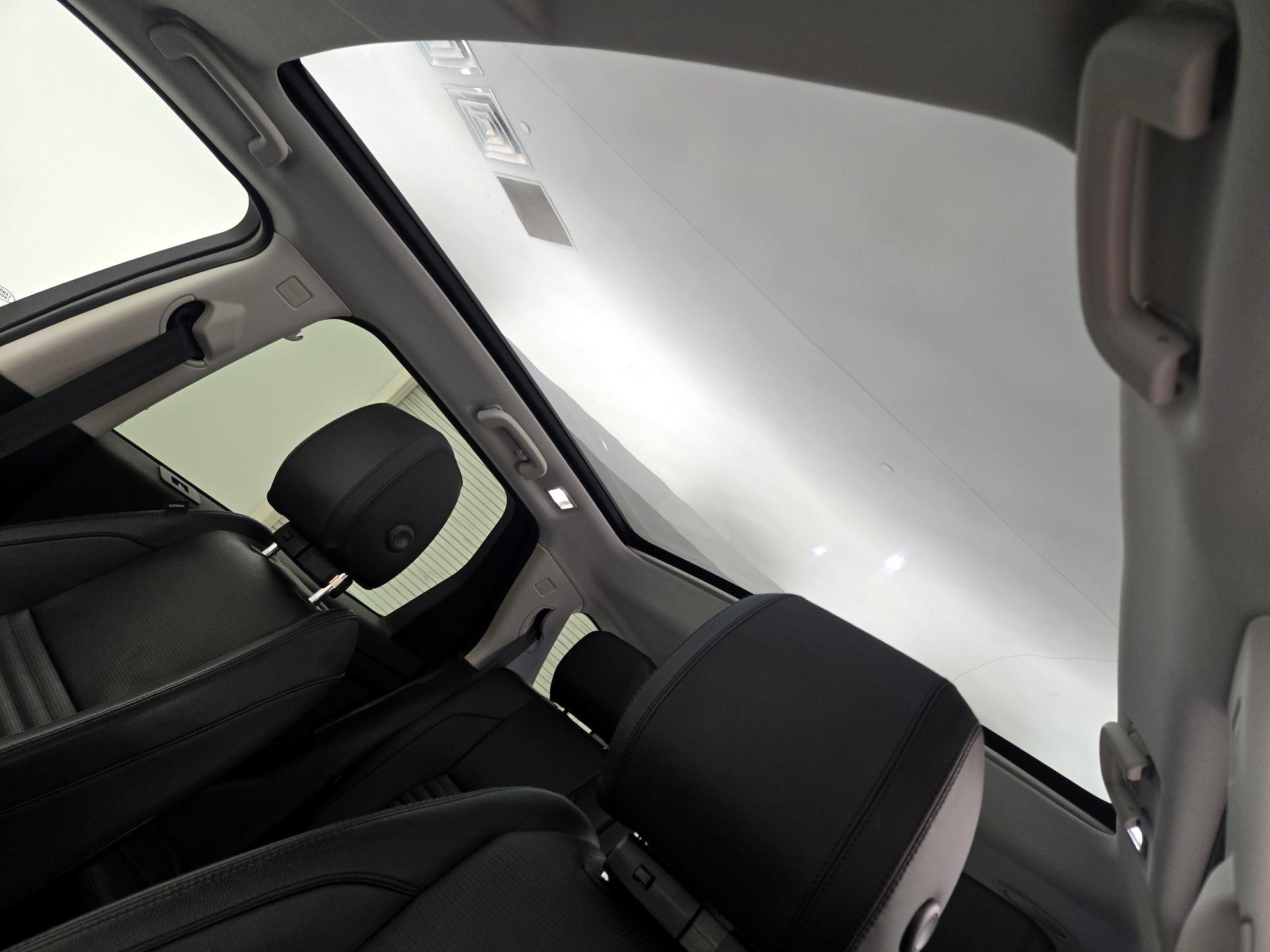 Thumbnail: 2020 Land Rover Discovery Sport - 20