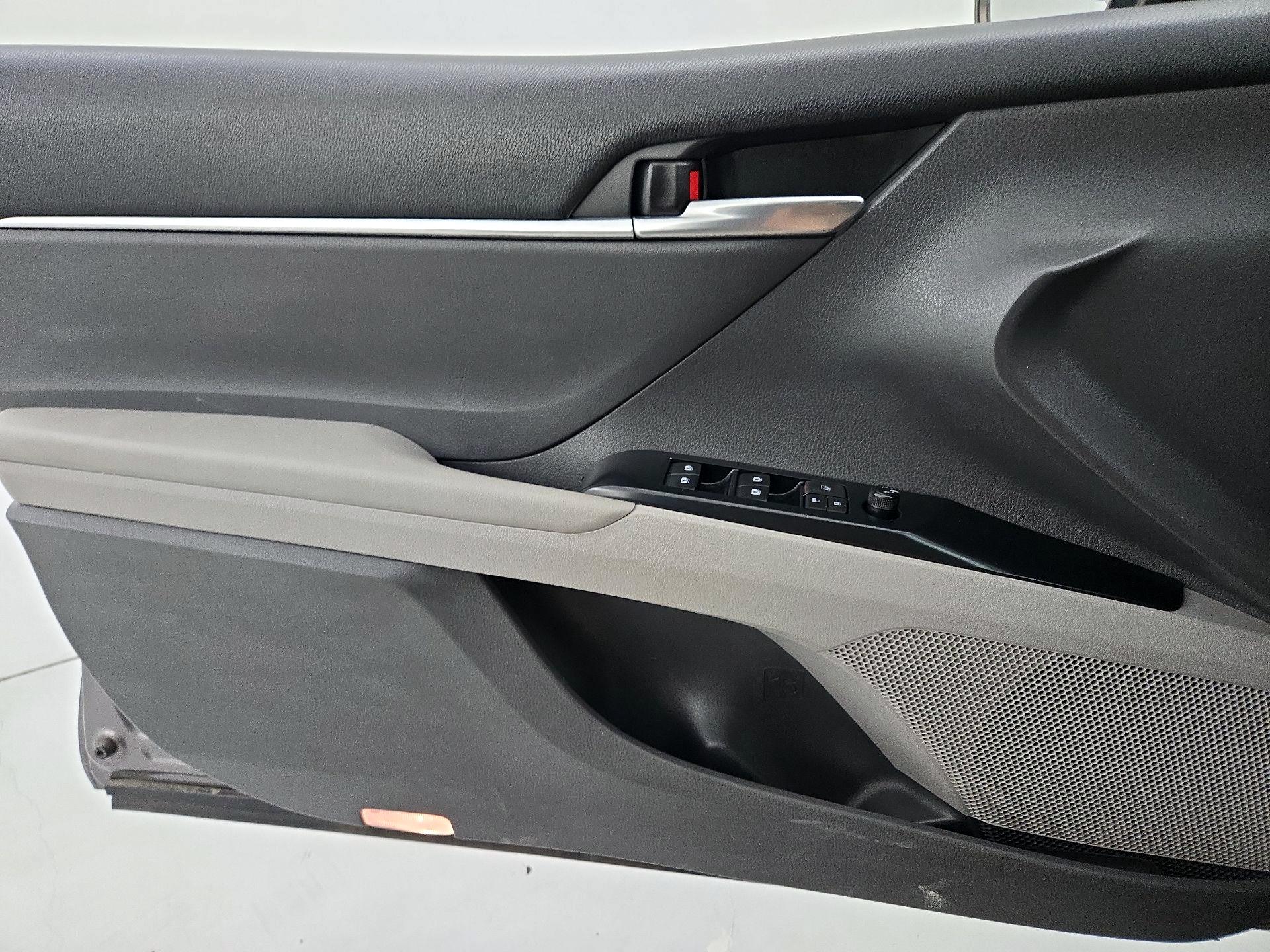 Thumbnail: 2018 Toyota Camry - 12