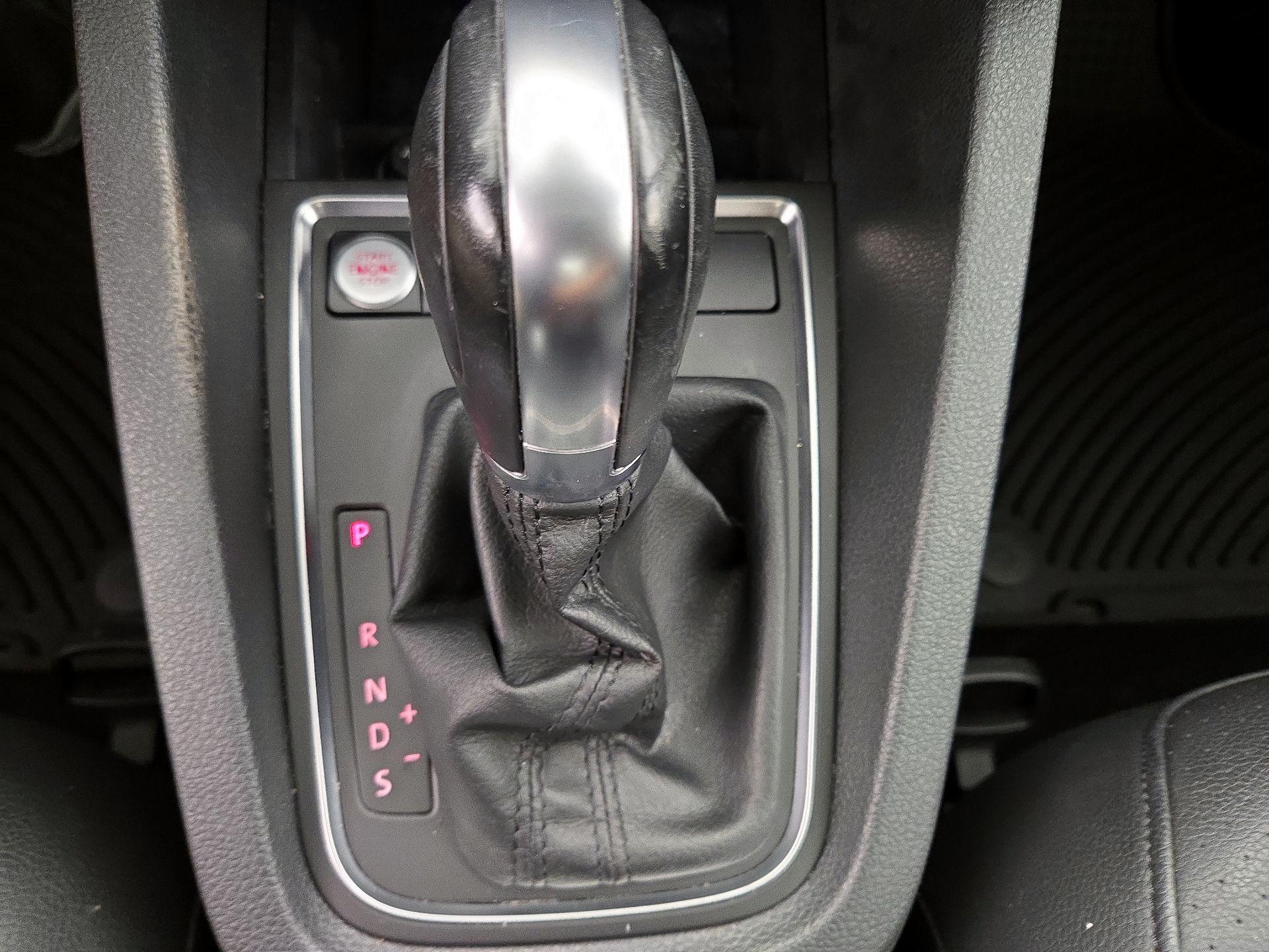 Thumbnail: 2017 Volkswagen Jetta - 17