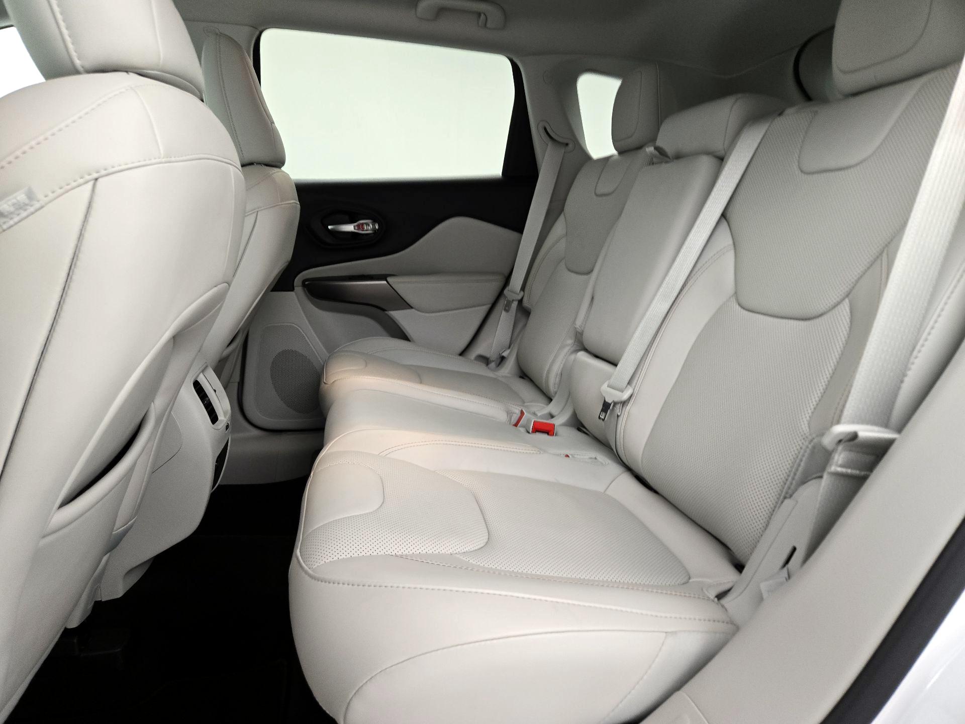 Thumbnail: 2020 Jeep Cherokee - 20