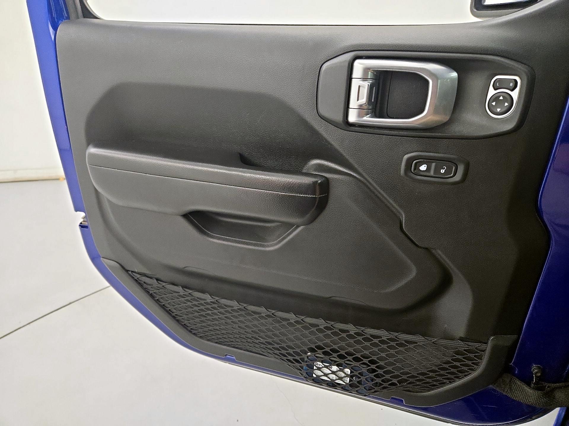 Thumbnail: 2019 Jeep Wrangler - 12