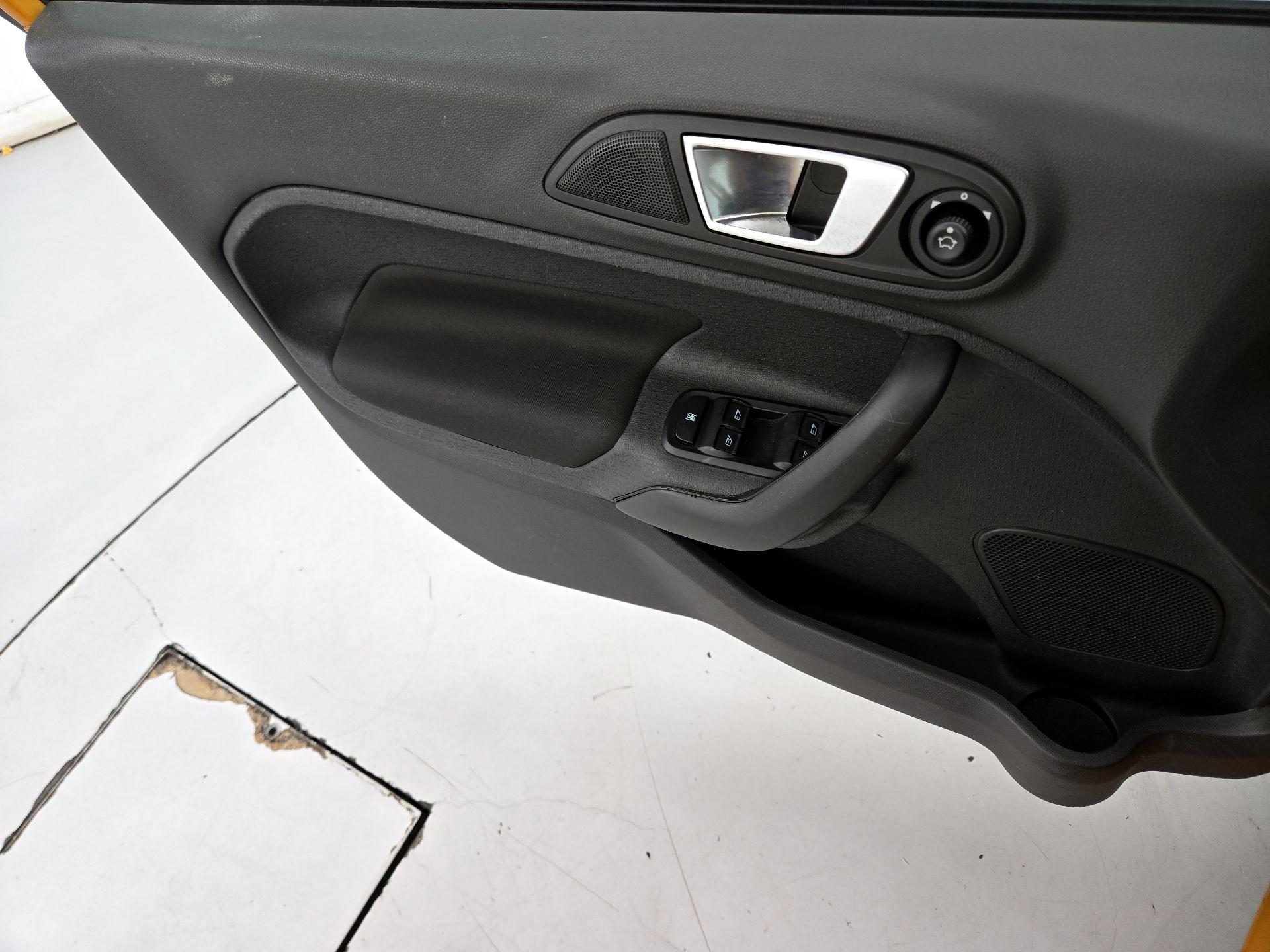 Thumbnail: 2016 Ford Fiesta - 12