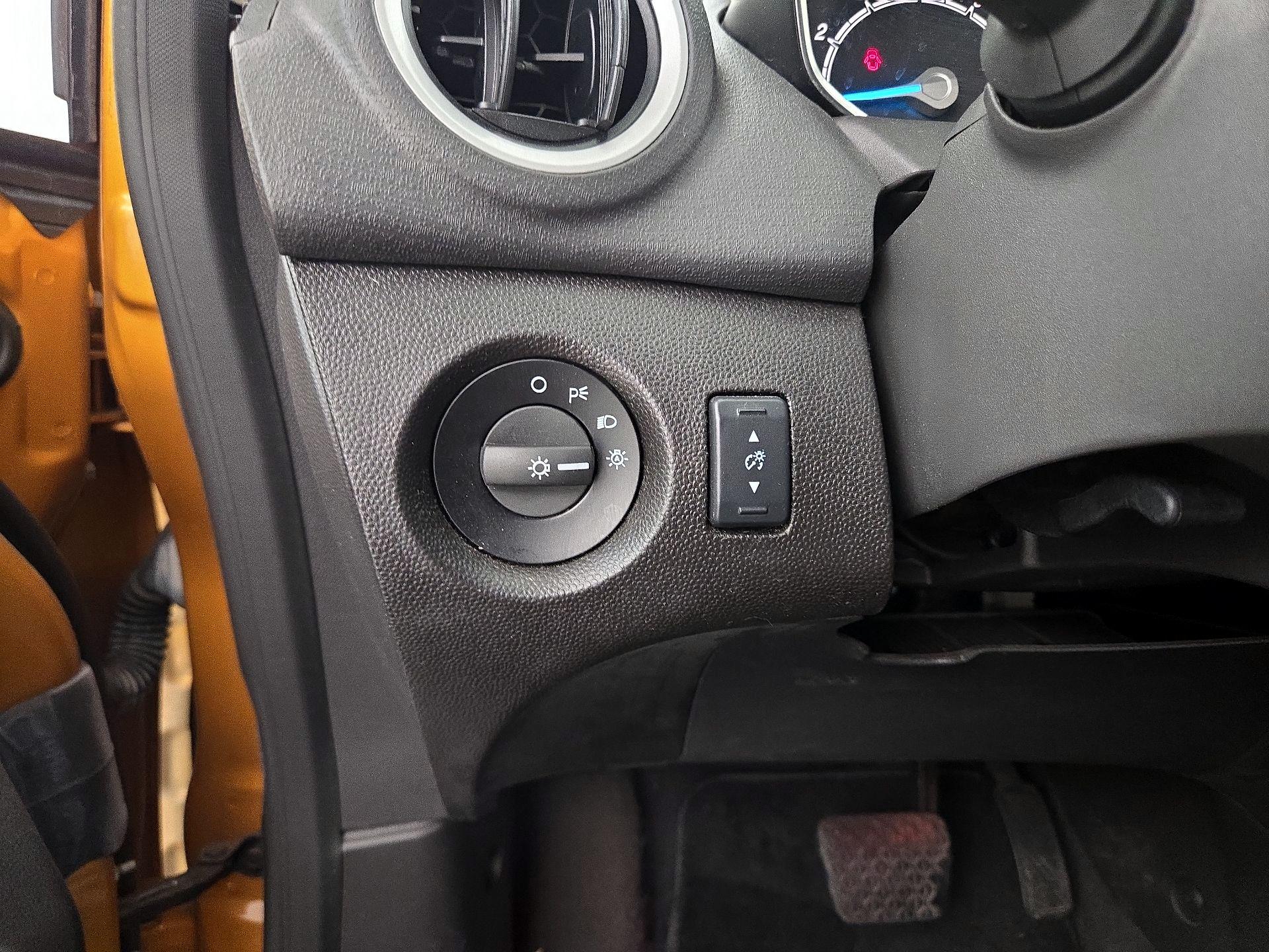 Thumbnail: 2016 Ford Fiesta - 13