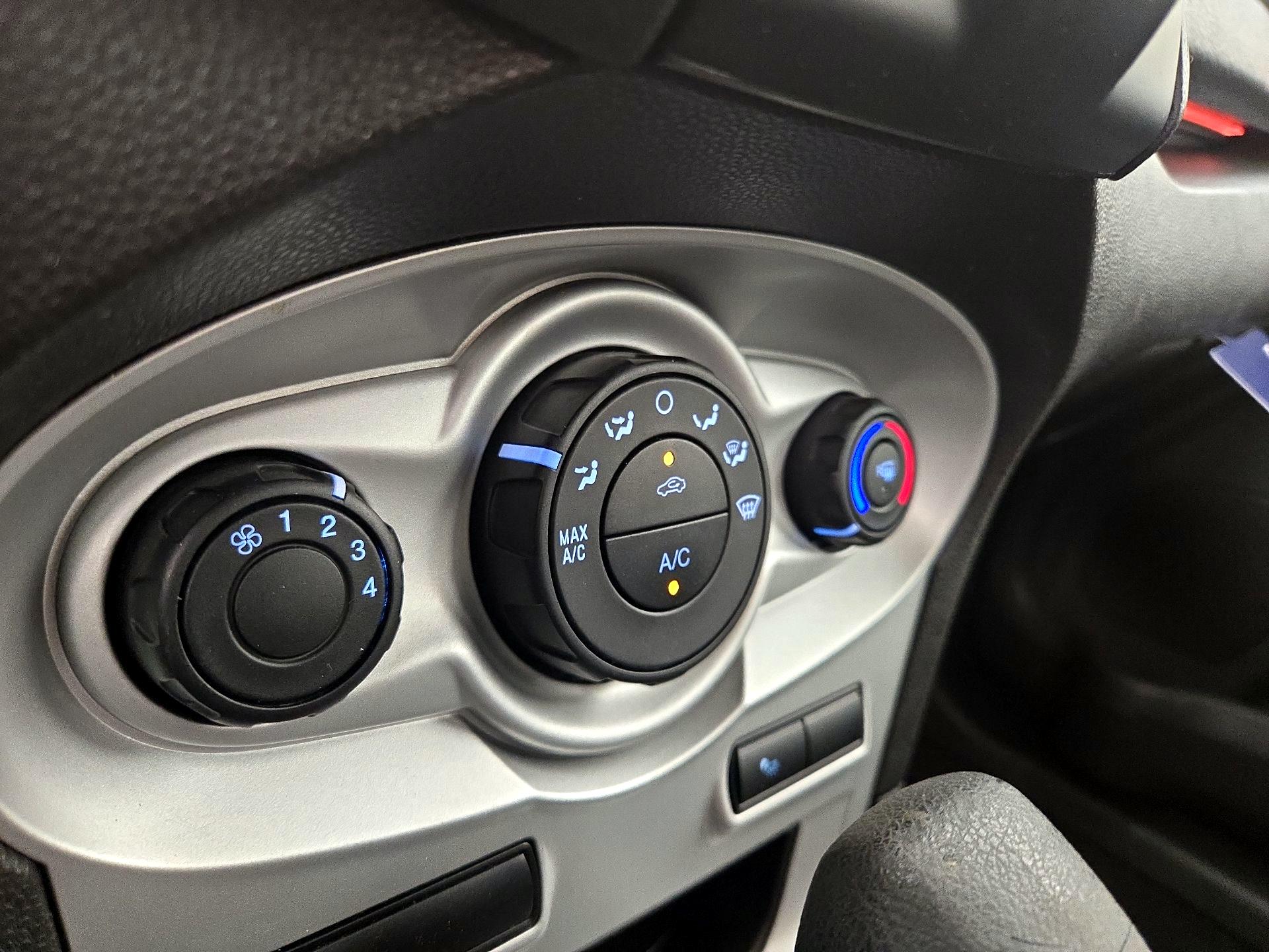 Thumbnail: 2016 Ford Fiesta - 15